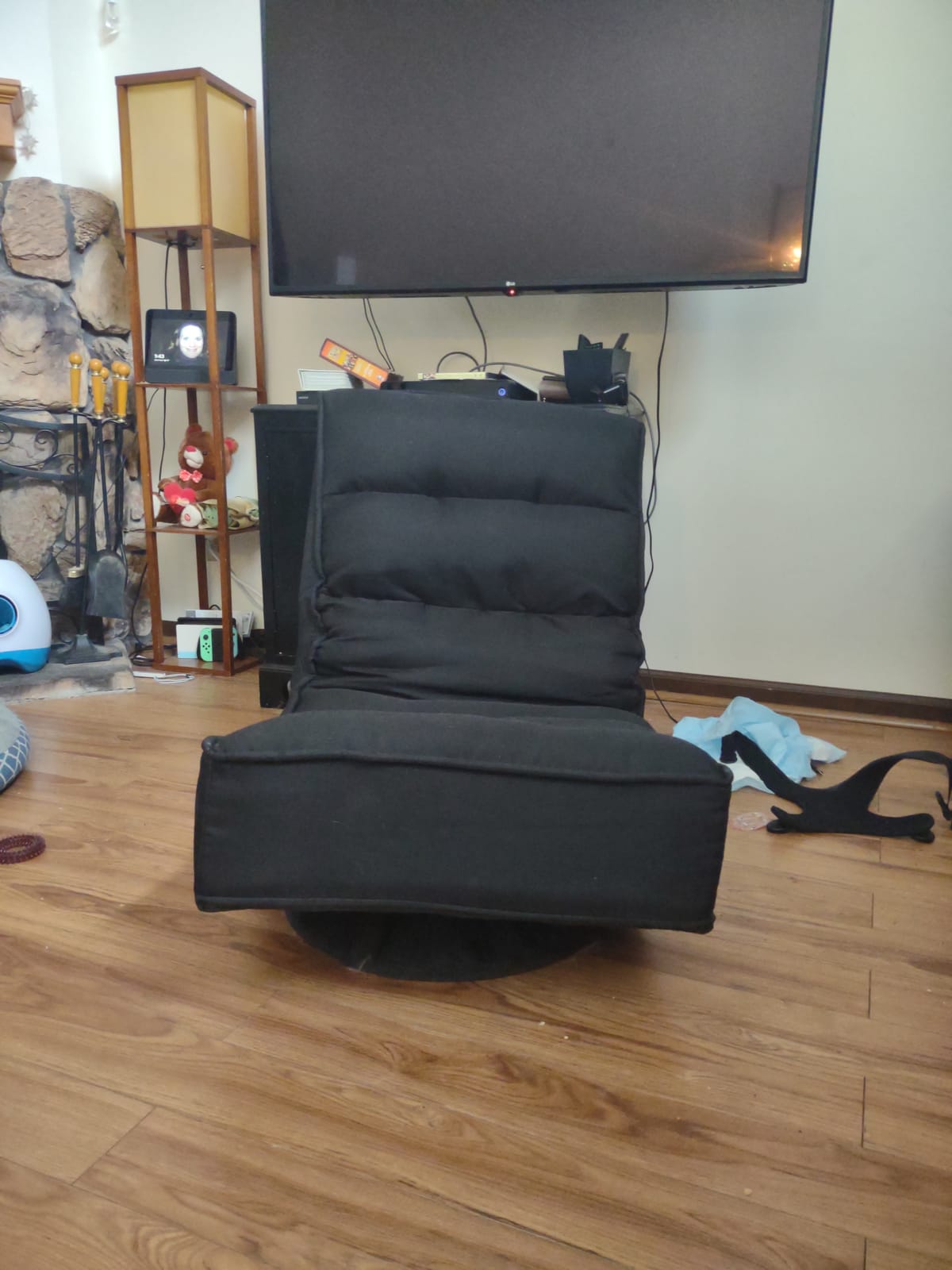 GIANTEX 360 Degree Swivel Gaming Chair, 6 Position Adjustable (Black) customer photo 1