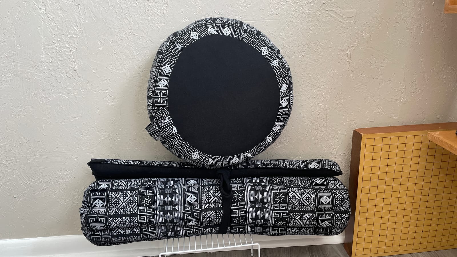 Leewadee Meditation Cushion Set - 1 Round Zafu Meditation Pillow and 1 Square Roll-Up Zabuton Meditation Mat, Pillows Bundle Filled with Kapok customer photo 2