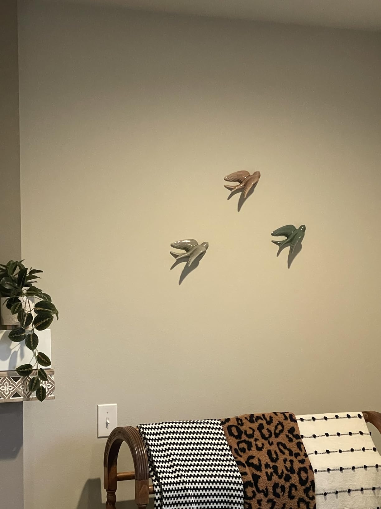 Dorlotou Ceramic Hanging Swallows Sparrow Birds Wall Decor Decoration 3D European Retro Style Multicolored for Living Dining Room (Set) customer photo 2