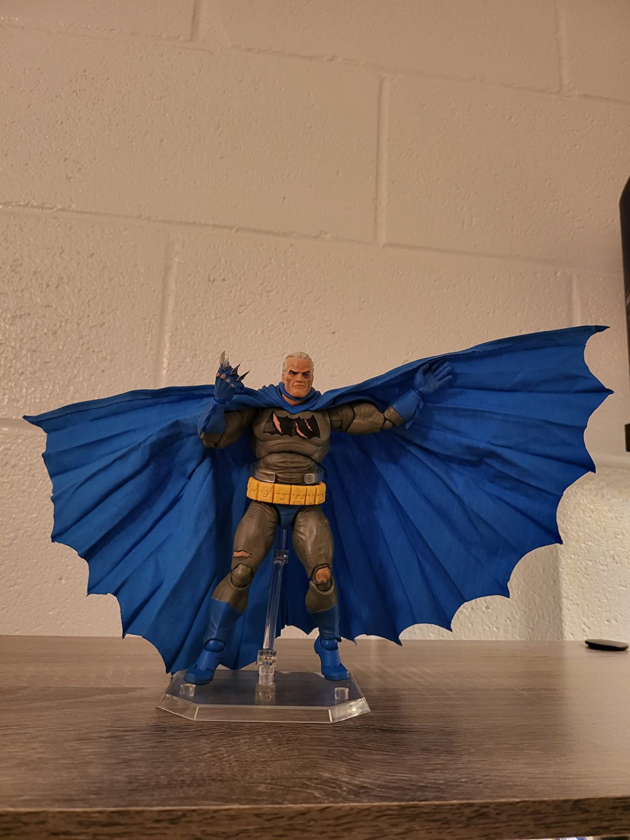 MAFEX BATMAN - Triumphant Version (MEDICOM TOY) customer photo 2