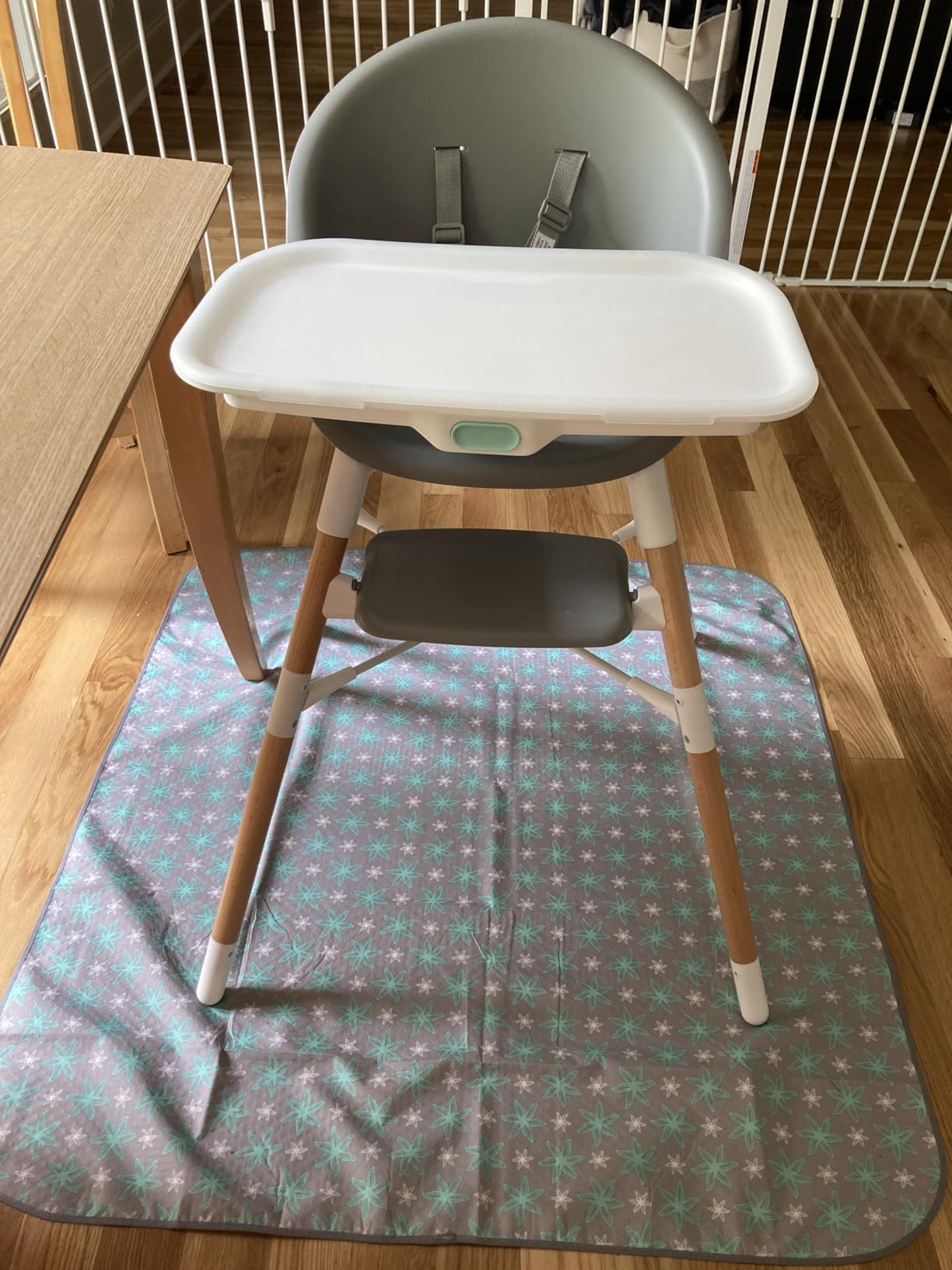 Skip Hop Baby High Chair 2-in 1 Convertible High Chair, Sit-to-Step, Grey/White customer photo 2