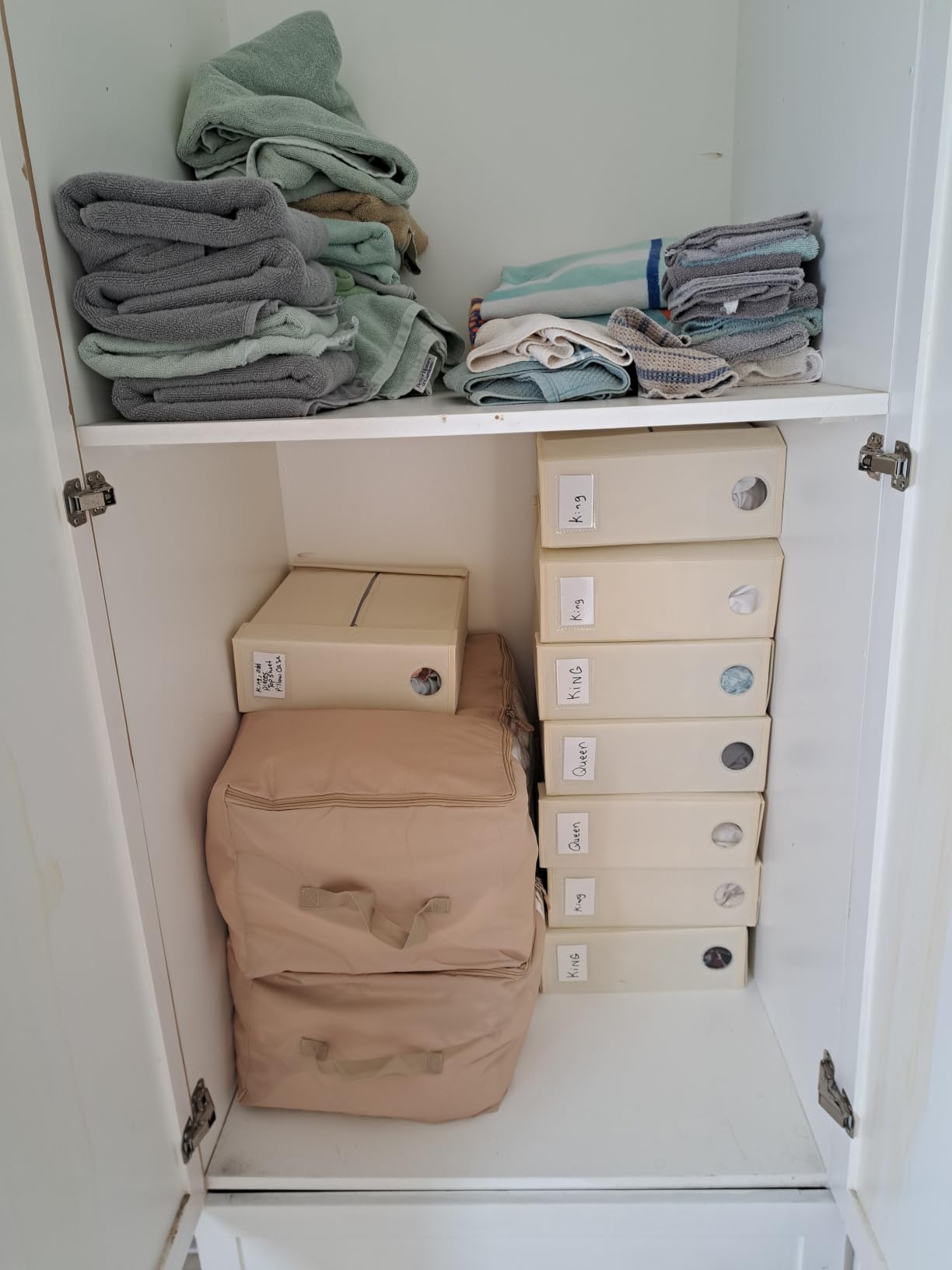Comforter Storage Bag - Folding Organizer bag for King/Queen Comforters, Pillows, Blankets, Bedding/Quilt, Blanket, Duvet, Mothproof Space Saver; Large Collapsible Organizers, 24