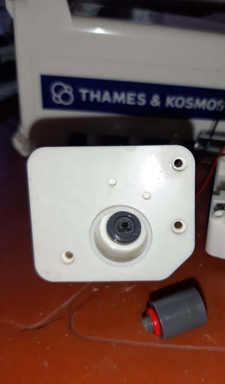 Thames & Kosmos Wind Power V4.0 STEM Experiment Kit | Build a 3ft Wind Turbine to Generate Electricity | Learn About Renewable Energy & Power a Small Model Car | Weatherproof for Outdoor Use customer photo 1