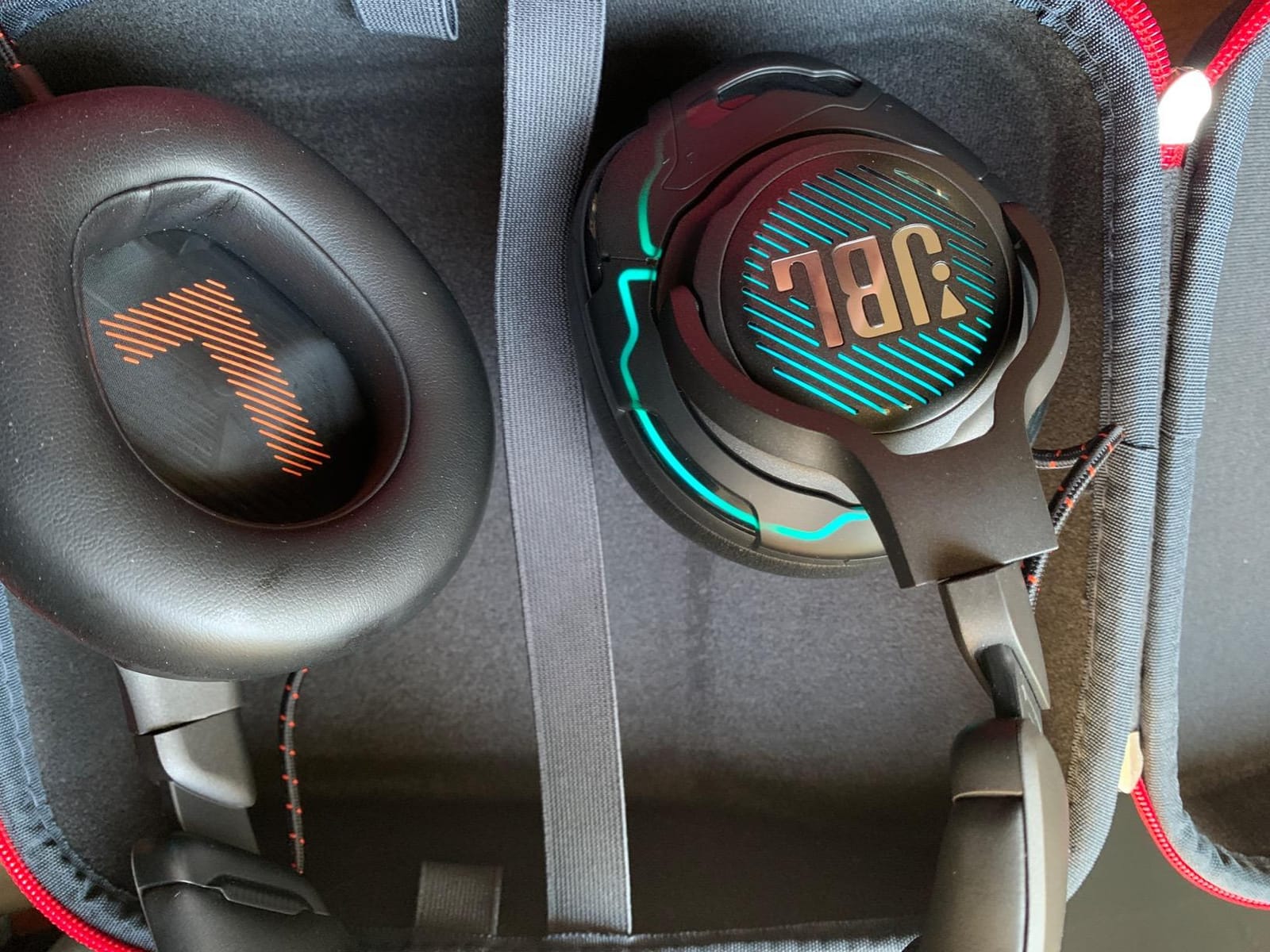 JBL Quantum One - USB wired over-ear professional gaming headset with head-tracking enhanced JBL QuantumSPHERE 360, Active noise cancelling and Hi-Res certified sound (Black) customer photo 2