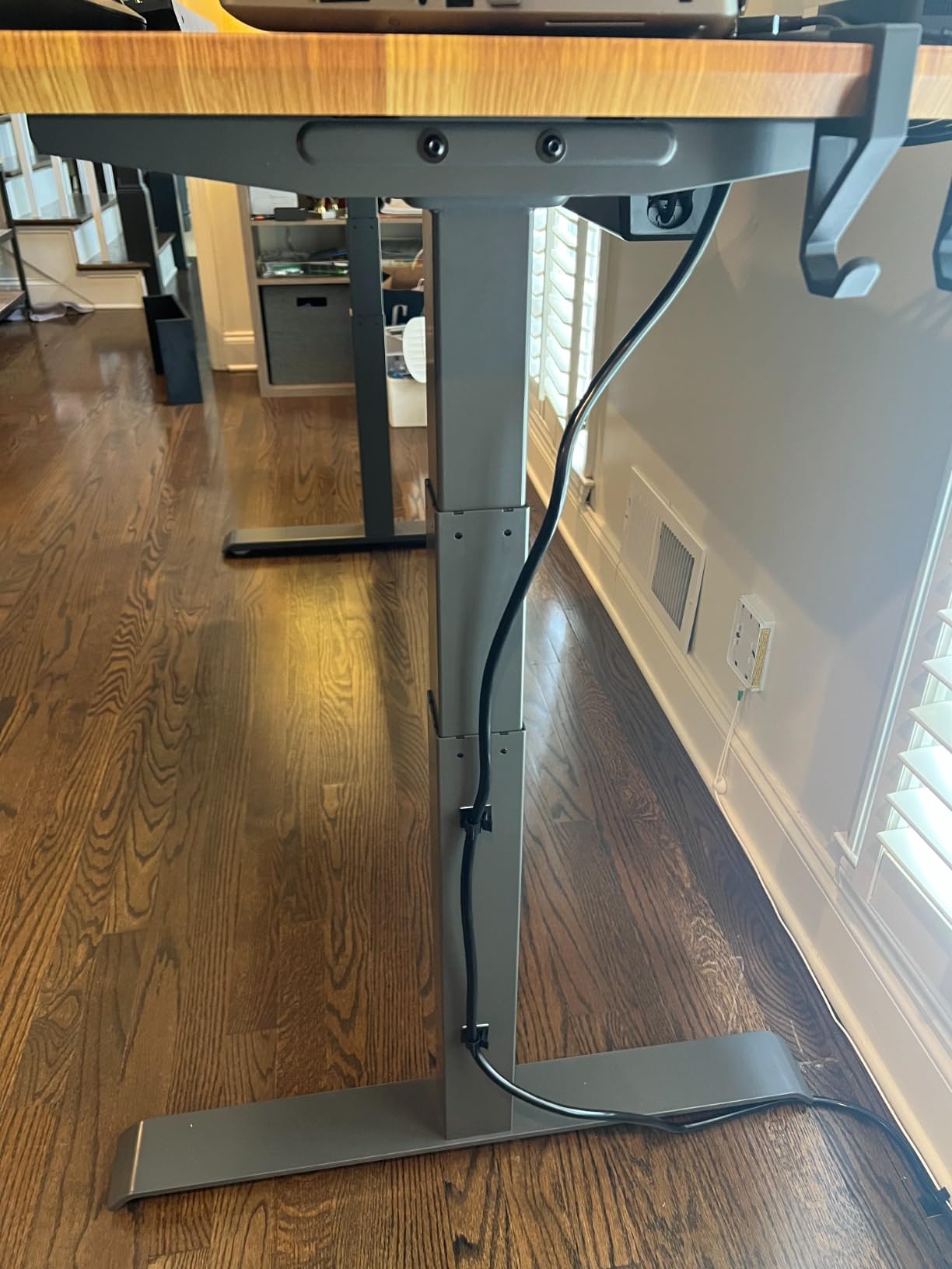 Vari Classic Electric Standing Desk – 60x30 – Reclaimed Wood/Slate customer photo 1