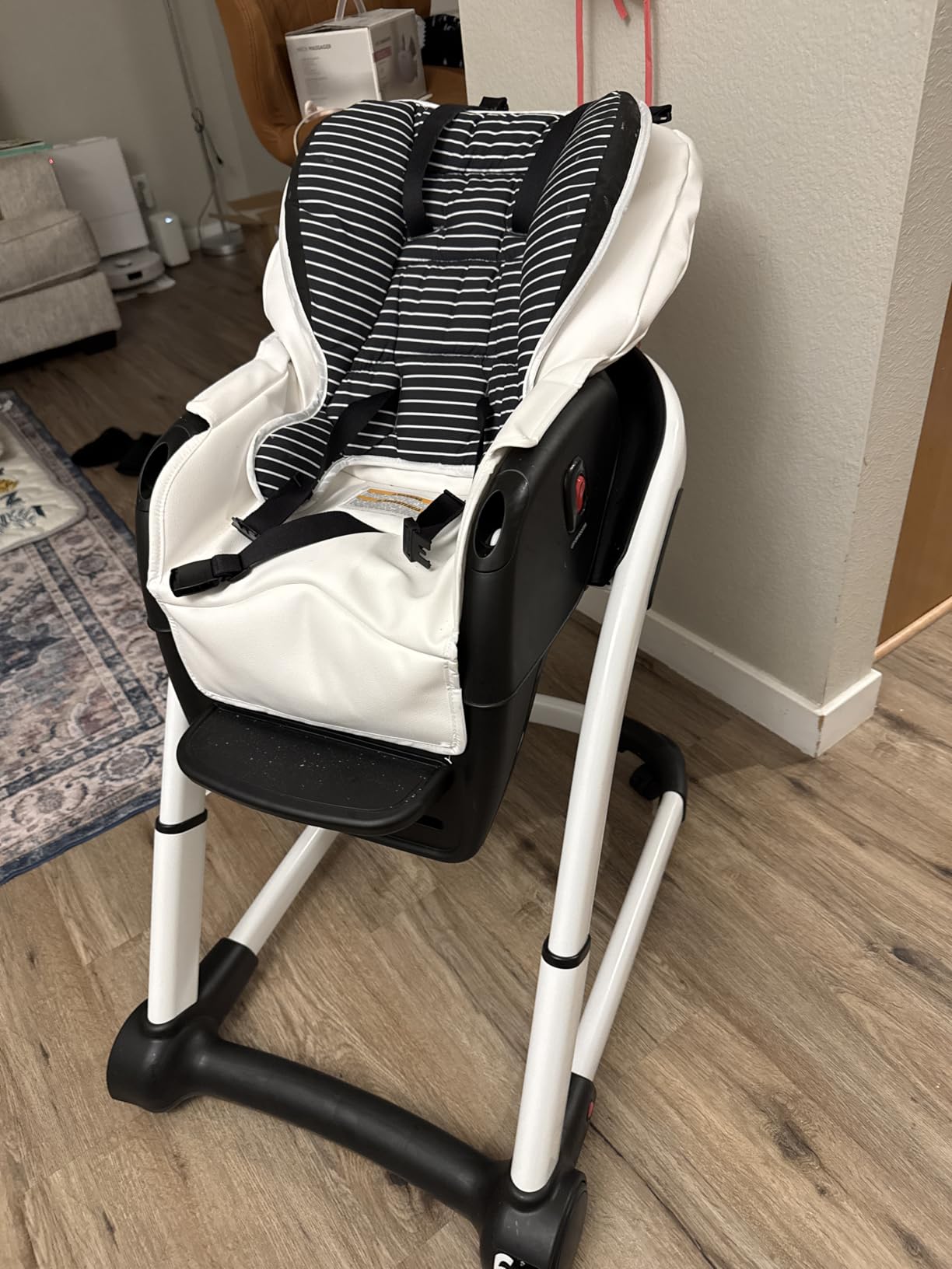 Graco Blossom 6 in 1 Convertible High Chair, Redmond customer photo 2