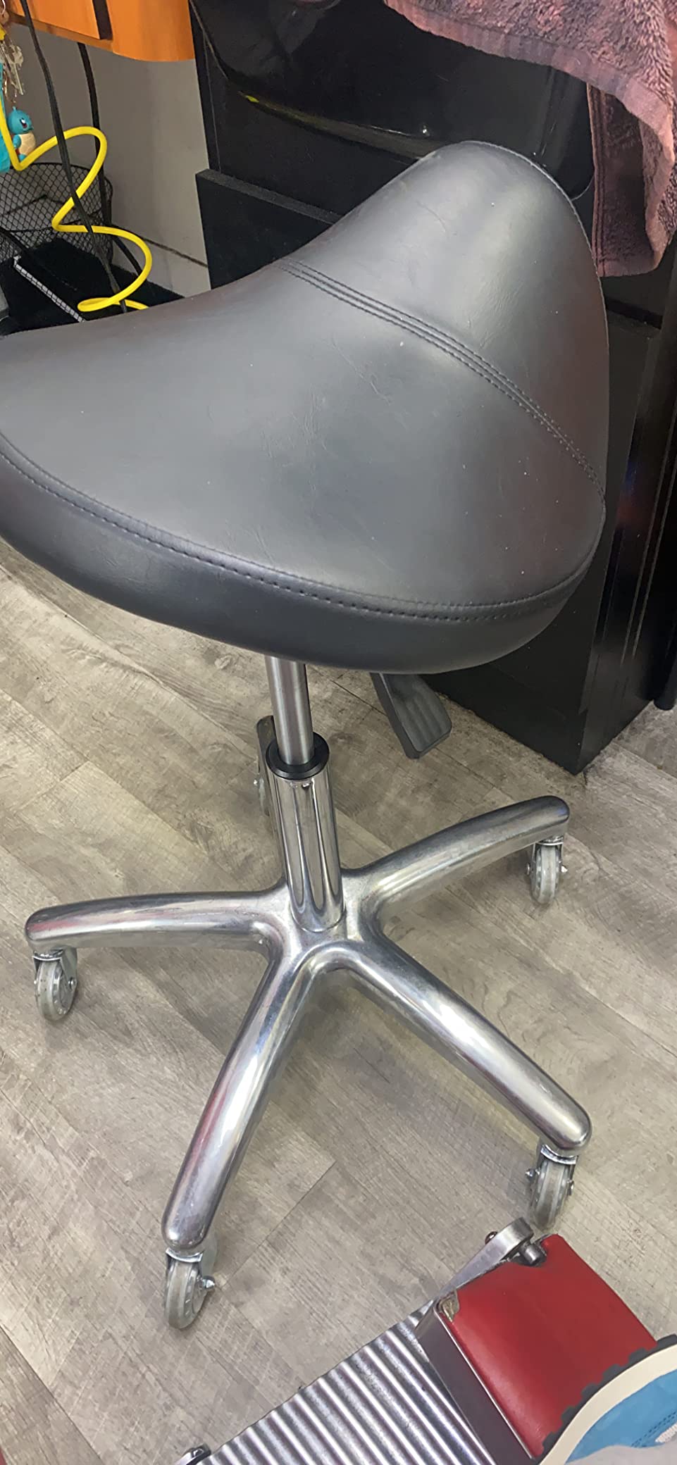 TASALON Wheeled Ergonomic Swivel Saddle Stool, Black customer photo 1