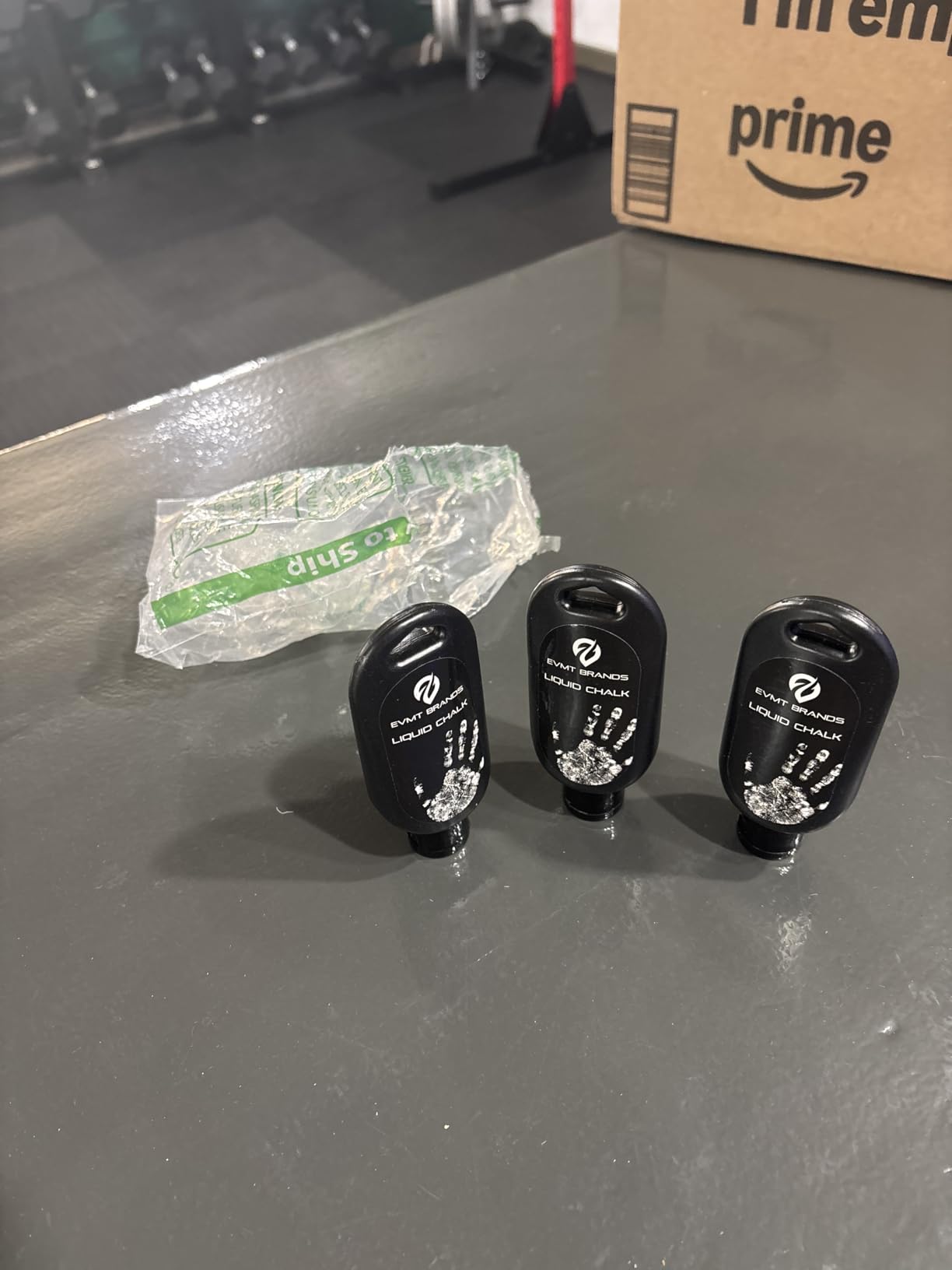 EVMT Brands Liquid Chalk, Mess Free Gym Chalk for Weightlifting, Gymnastics, Rock Climbing, Dancing. Sweat Resistant and Long Lasting for Stronger Grip. customer photo 2