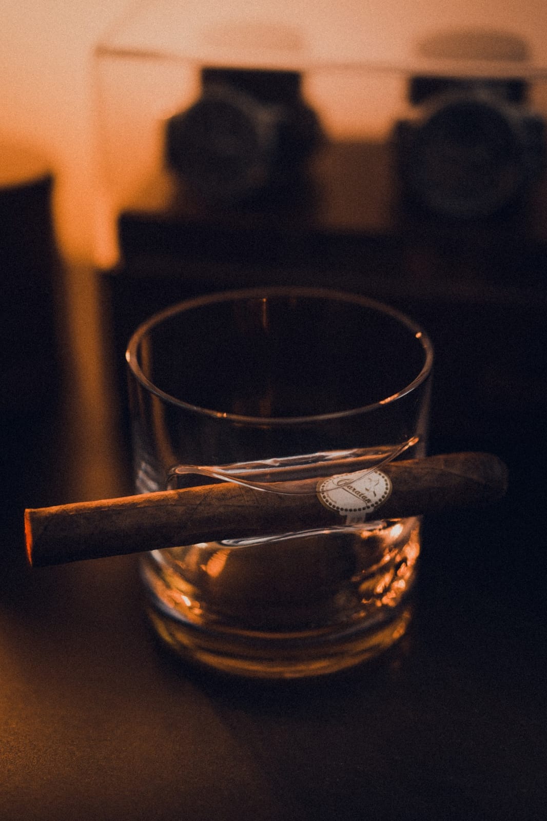 Godinger Cigar Whiskey Glass Wooden Gift Box Set with Old Fashioned Glass, Cooling Whiskey Stones and Tongs Bar Set customer photo 1