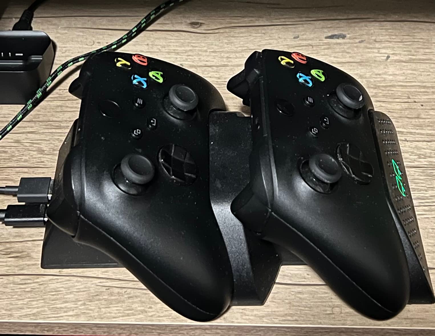 Venom Twin Charging Dock with 2X Rechargeable Battery Packs - (Xbox Series X and S, Xbox One) - Black customer photo 1