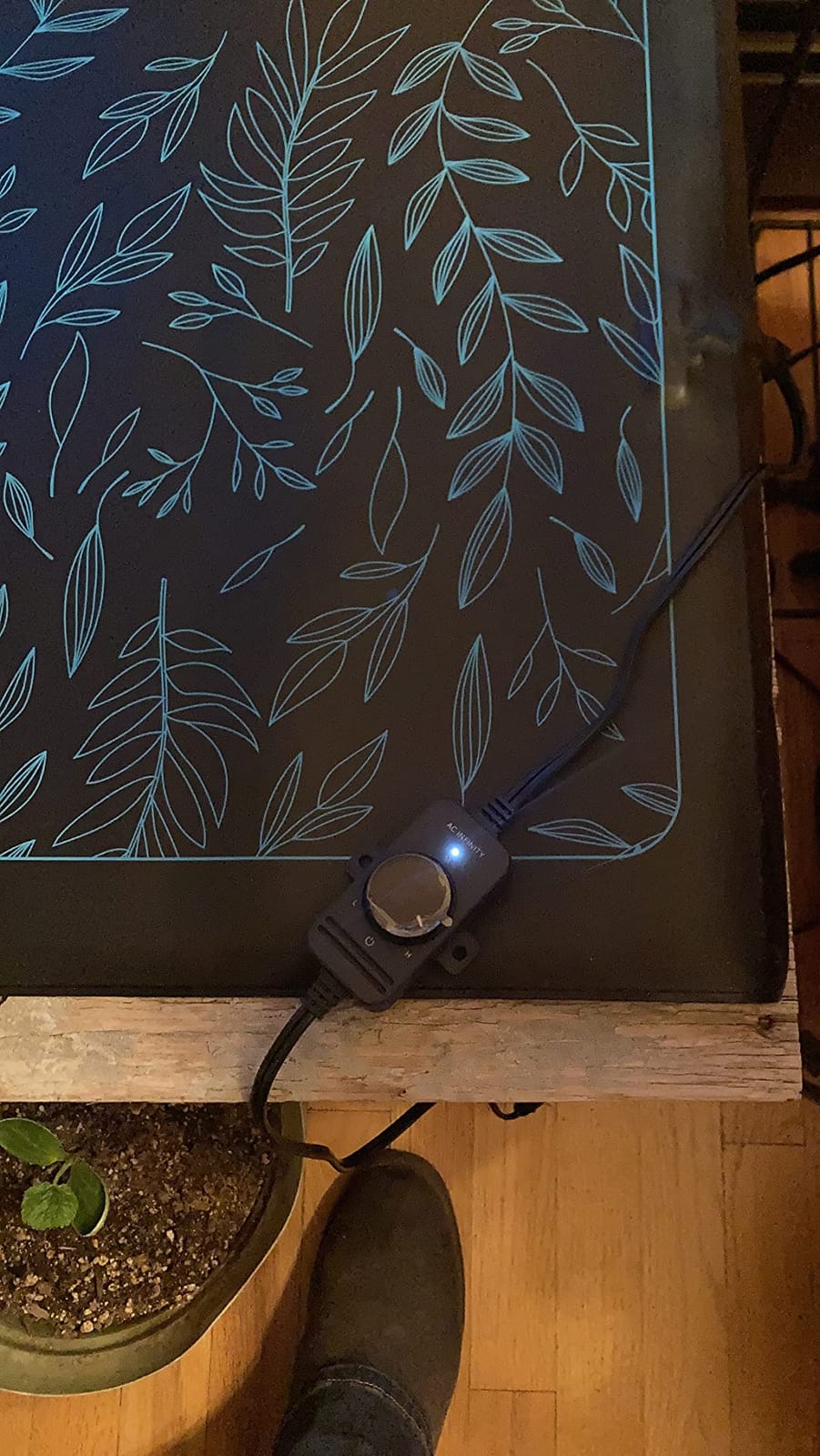 AC Infinity SUNCORE A1, Waterproof Seedling Heat Mat 3