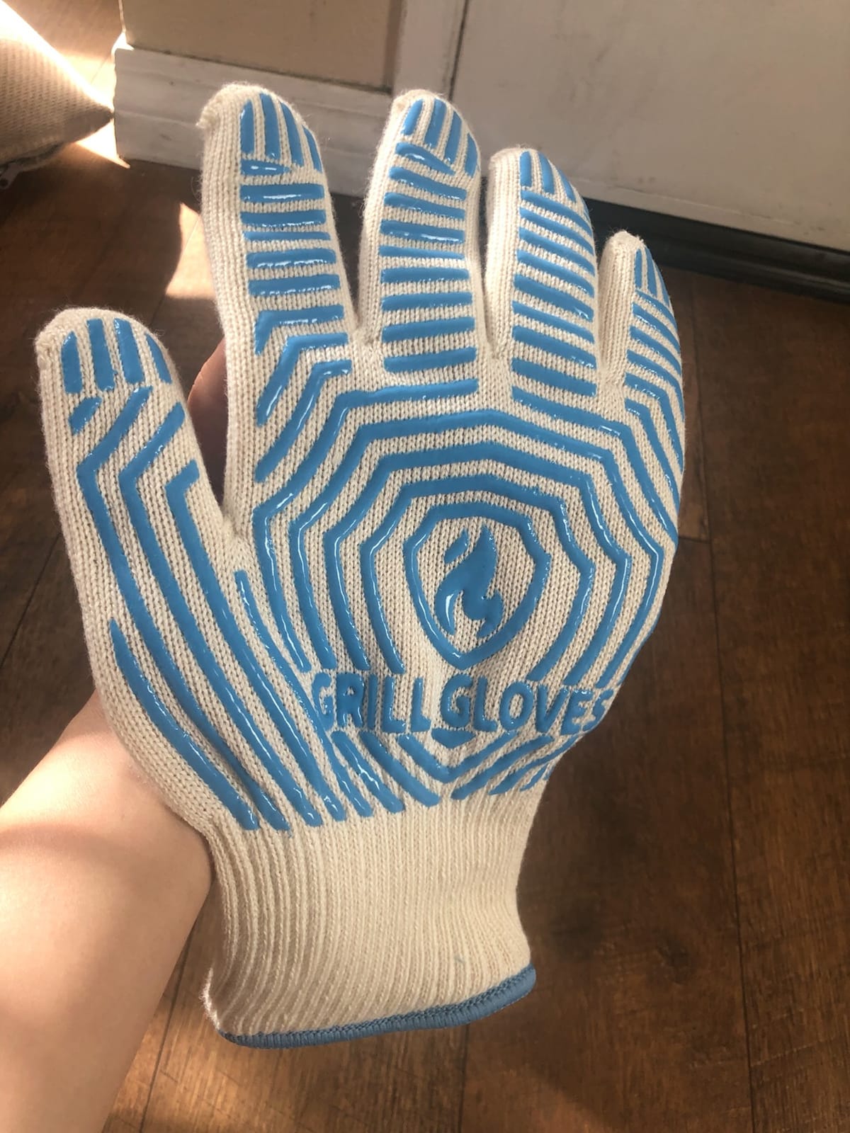 QUWIN BBQ Gloves, 1472°F Heat Resistant Grilling Gloves Silicone Non-Slip Oven Mitts, Kitchen Gloves for BBQ, Grilling, Cooking, Baking(One Size Fits Most, Black)- 1 Pair customer photo 2
