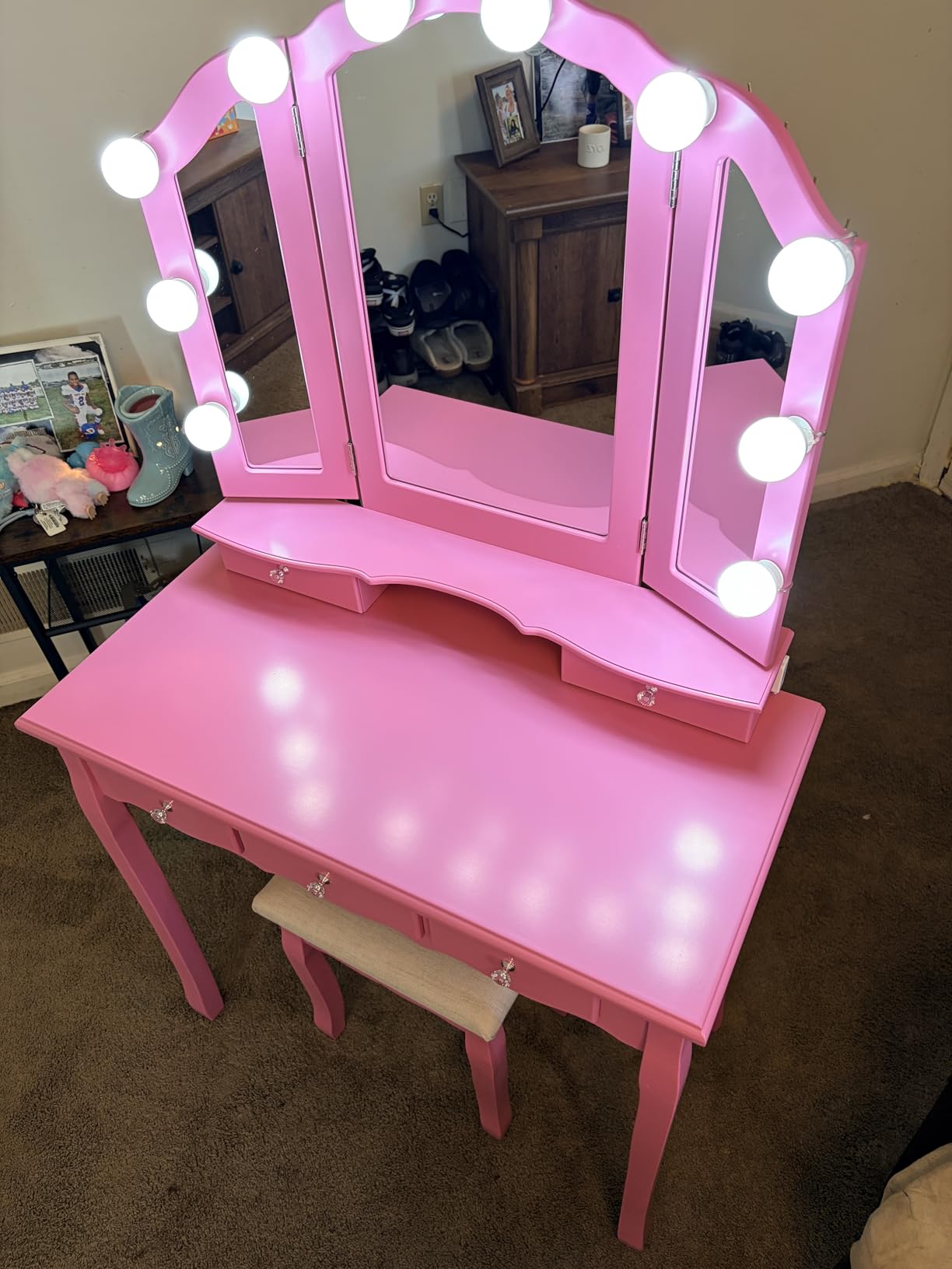 Tiptiper Vanity Table Set with Lighted Tri-Folding Mirror, Makeup Vanity with Lights & 3 Color Lighting Modes, Vanity Desk with Mirror and Cushioned Stool, Makeup Table with 5 Drawers, White customer photo 1