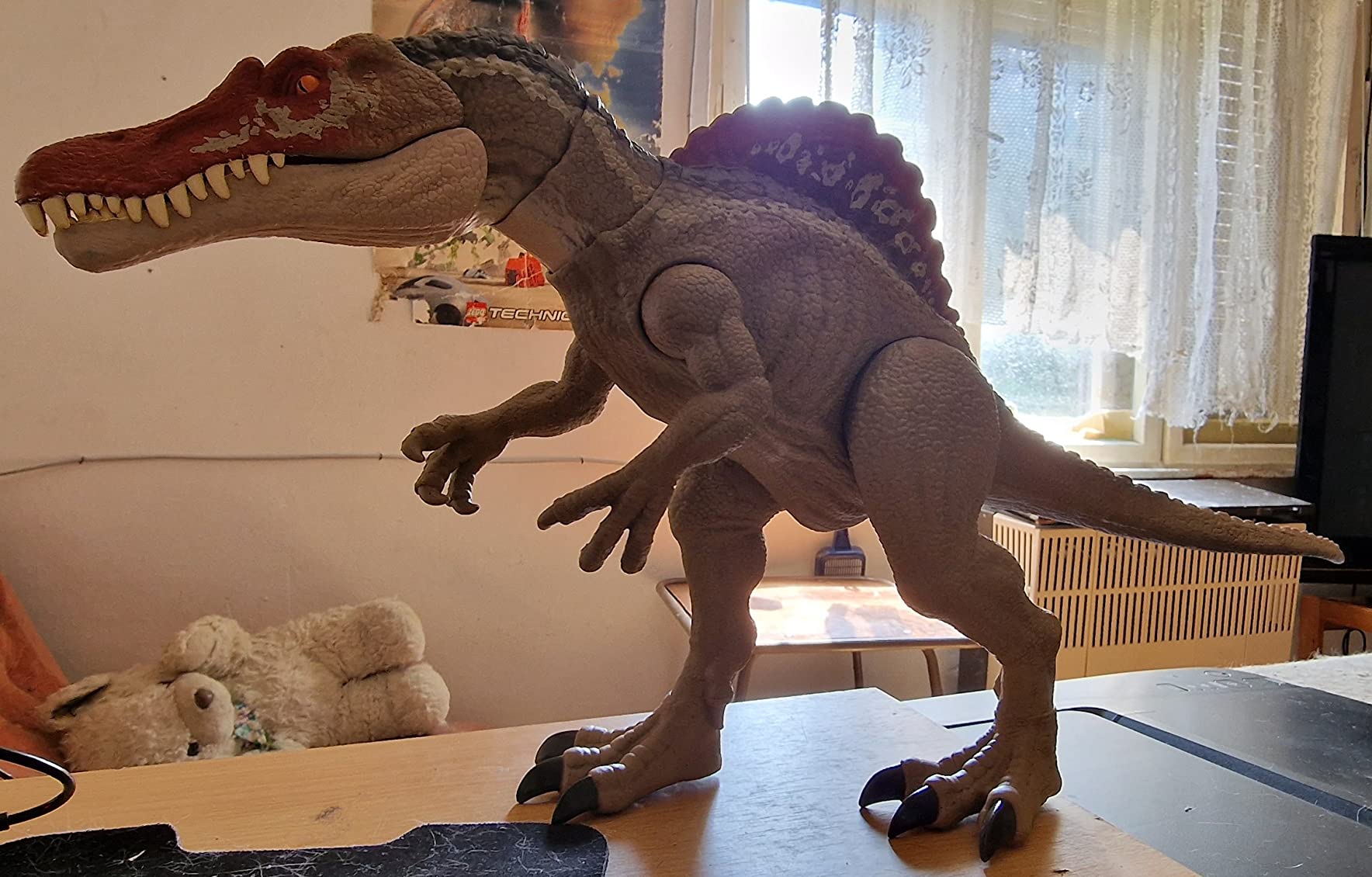 Jurassic World Extreme Chompin' Spinosaurus Dinosaur Action Figure, Huge Bite, Authentic Decoration, Movable Joints, Ages 4 Years Old & Up customer photo 2