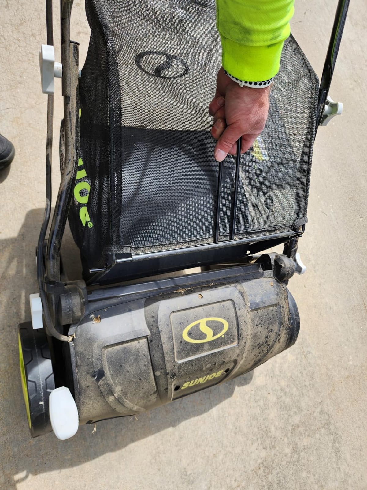 Sun Joe 15-Inch Lawn Dethatcher with Scarifier Blade Reel, AJ805E customer photo 1