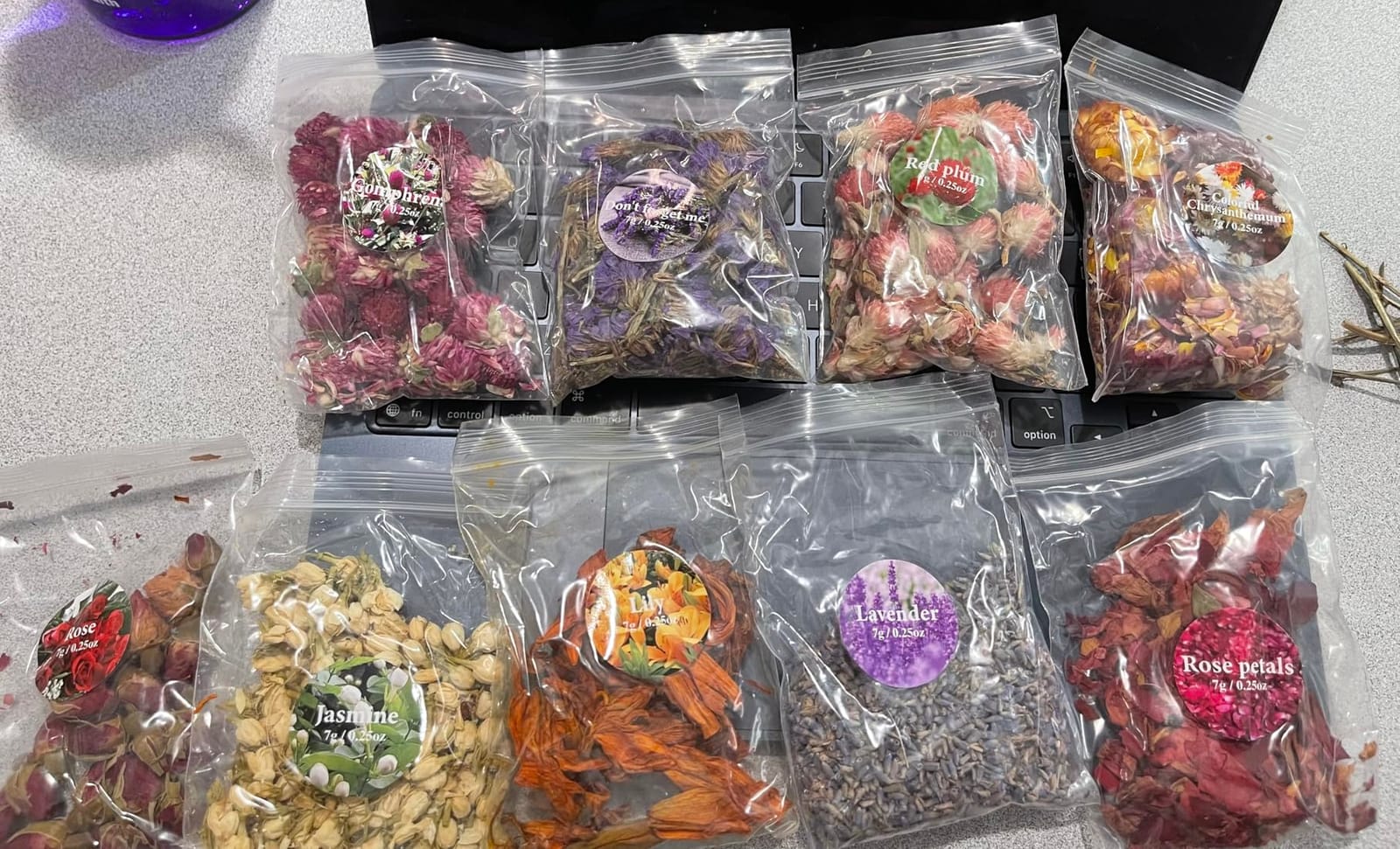 16 Bags Dried Flowers,100% Natural Dried Flowers Herbs Kit for Soap Making, DIY Candle Making,Bath - Include Rose Petals,Lavender,Don't Forget Me,Lilium,Jasmine,Rosebudsand More customer photo 1