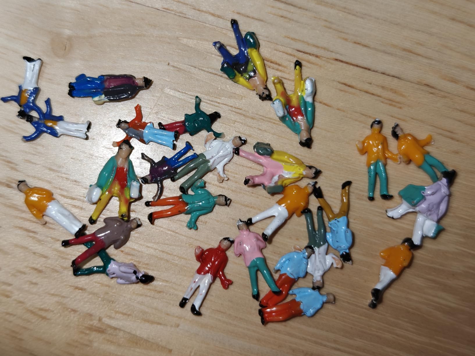 Evemodel P150W 100pcs 1:160 Painted Figures N Scale Standing People Assorted Poses Model Trains customer photo 2