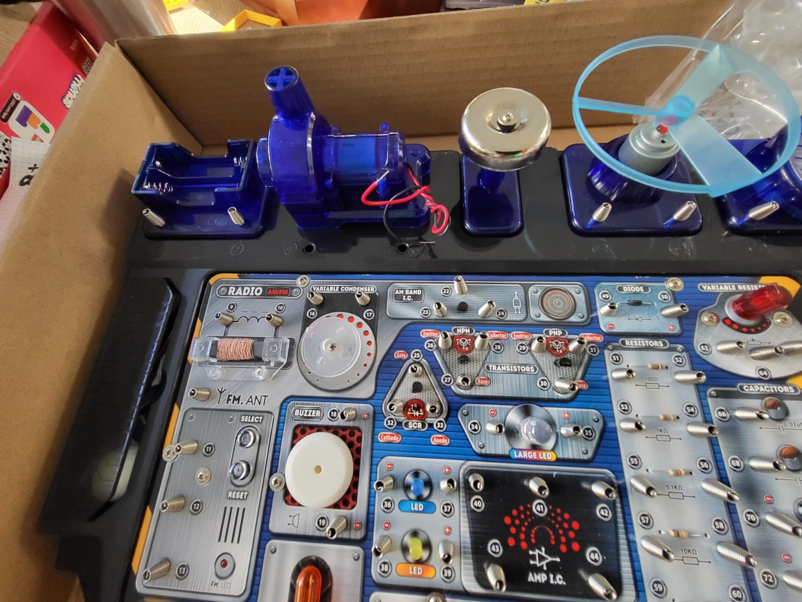 Dr. STEM Toys Circuit Science Kit, Includes Over 100 Electrical Experiments with Lights, Sounds, and Action - for Boys and Girls Ages 8+ customer photo 1