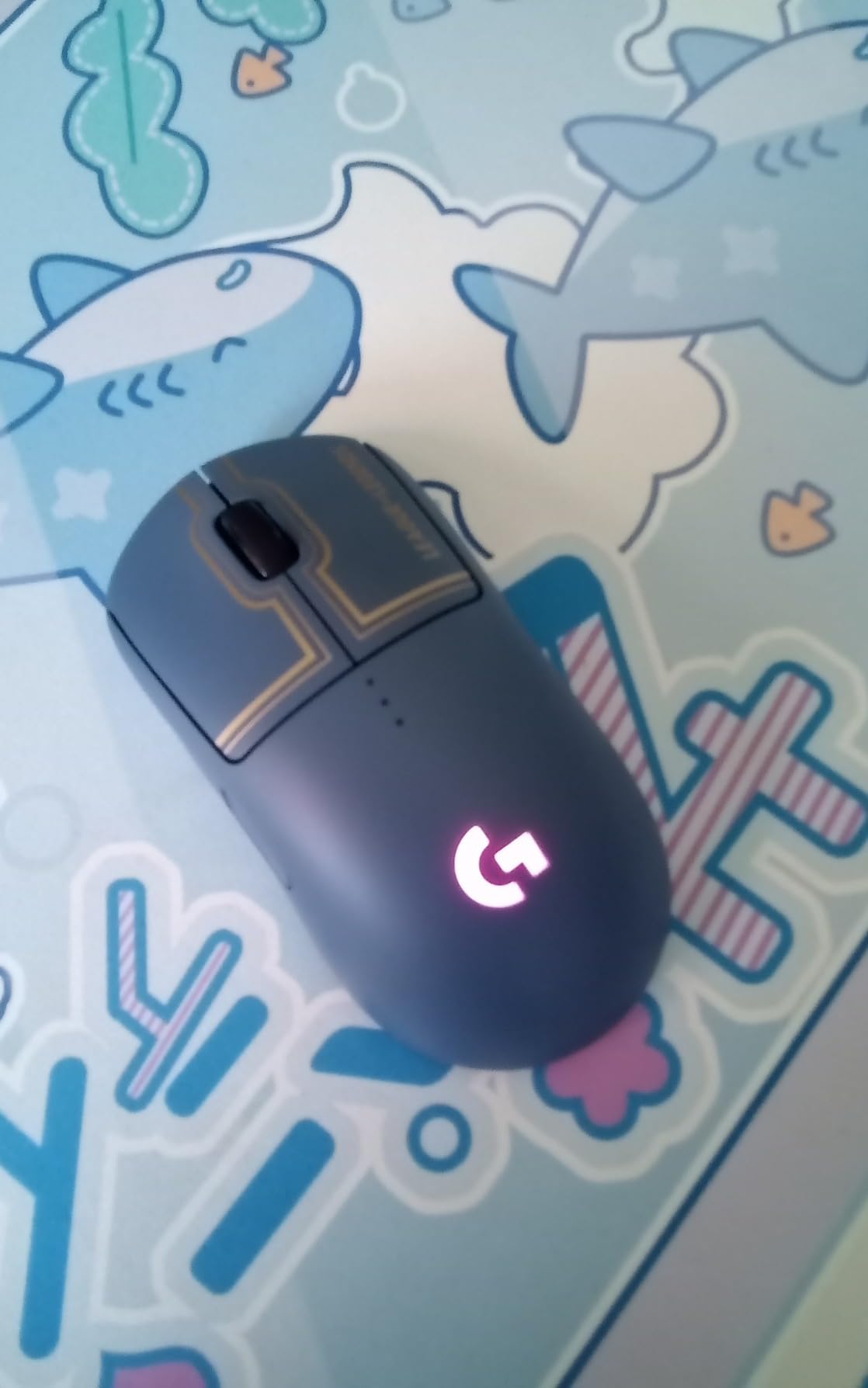 Logitech G Pro Wireless Gaming Mouse - Official League of Legends Edition customer photo 1