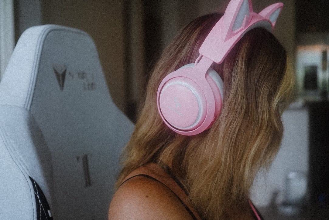 EASARS Pink Gaming Headset GS510, Wired, Over Ear, Cat Ear Design with RGB Lighting, 7.1 Surround Sound, Retractable Mic, Compatible with PC, PS4, PS5 customer photo 1