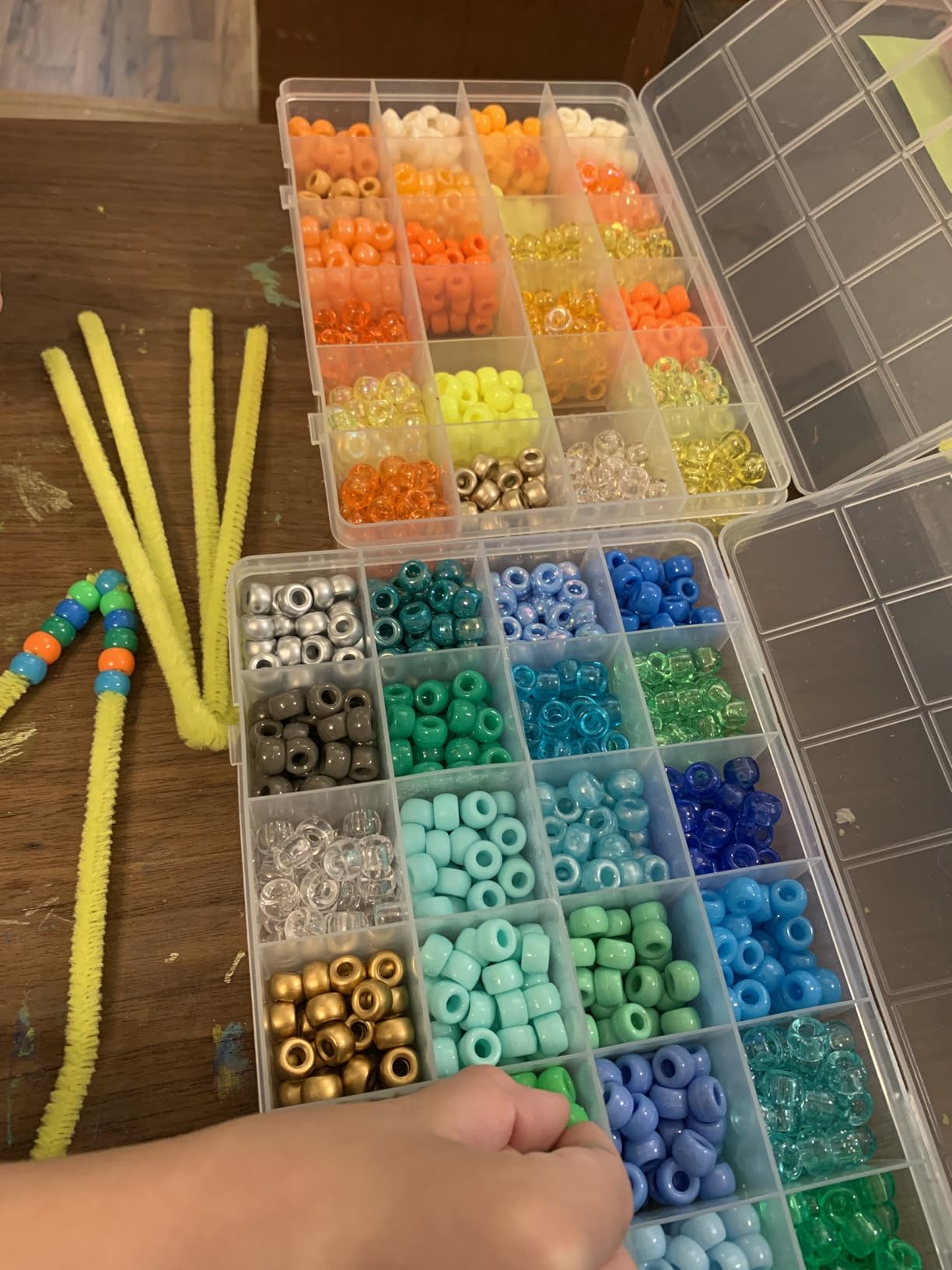 Quefe 48 Colors 4000pcs Pony Beads Bracelet Making Kit with Letter Beads | 2400 Plastic Rainbow Beads & 1600 Letter Beads, Kandi Set, Friendship Bracelets, Keychains, Jewelry Necklace Making Supplies customer photo 1