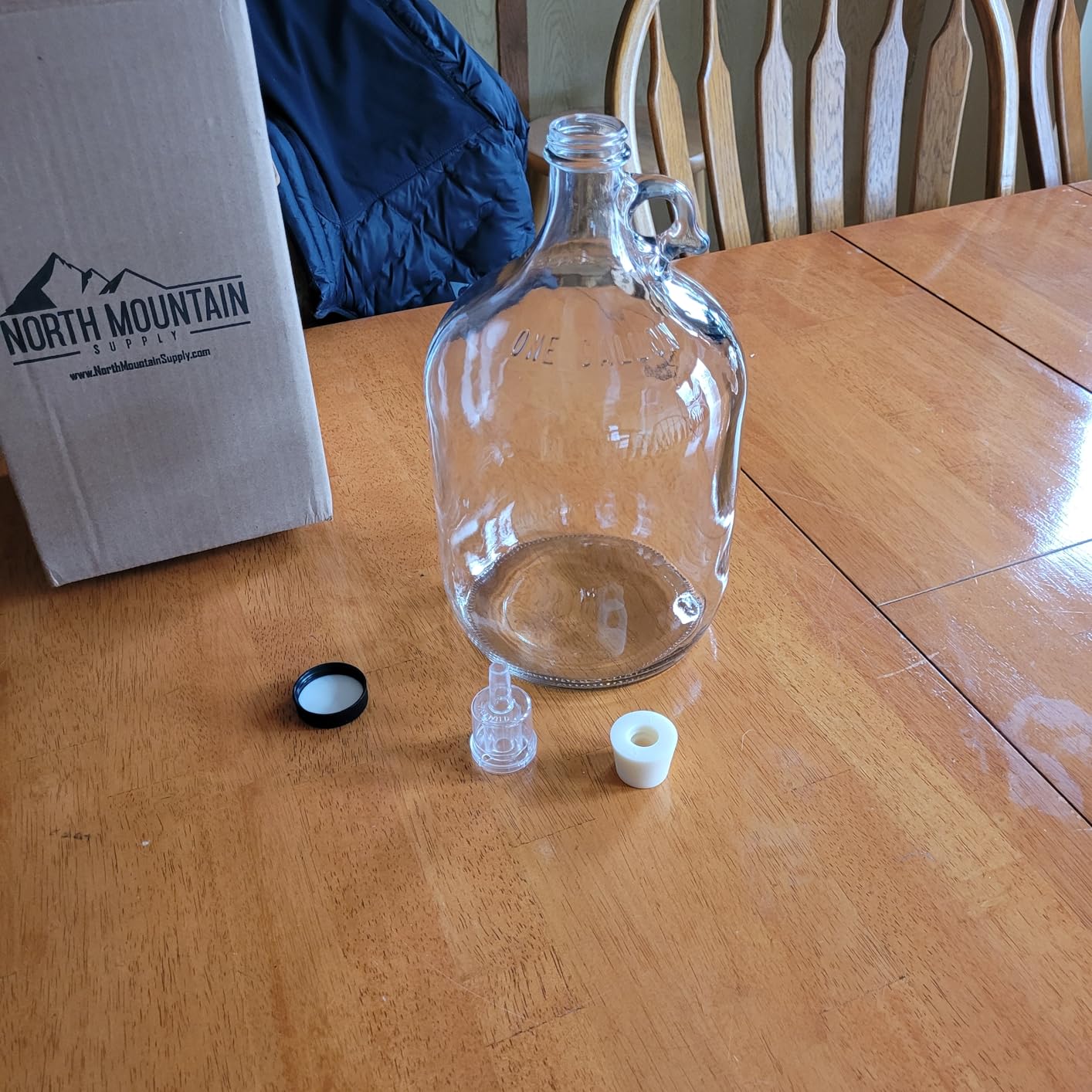 North Mountain Supply 1 Gallon Glass Fermenting Jug with Handle & Airlock customer photo 1
