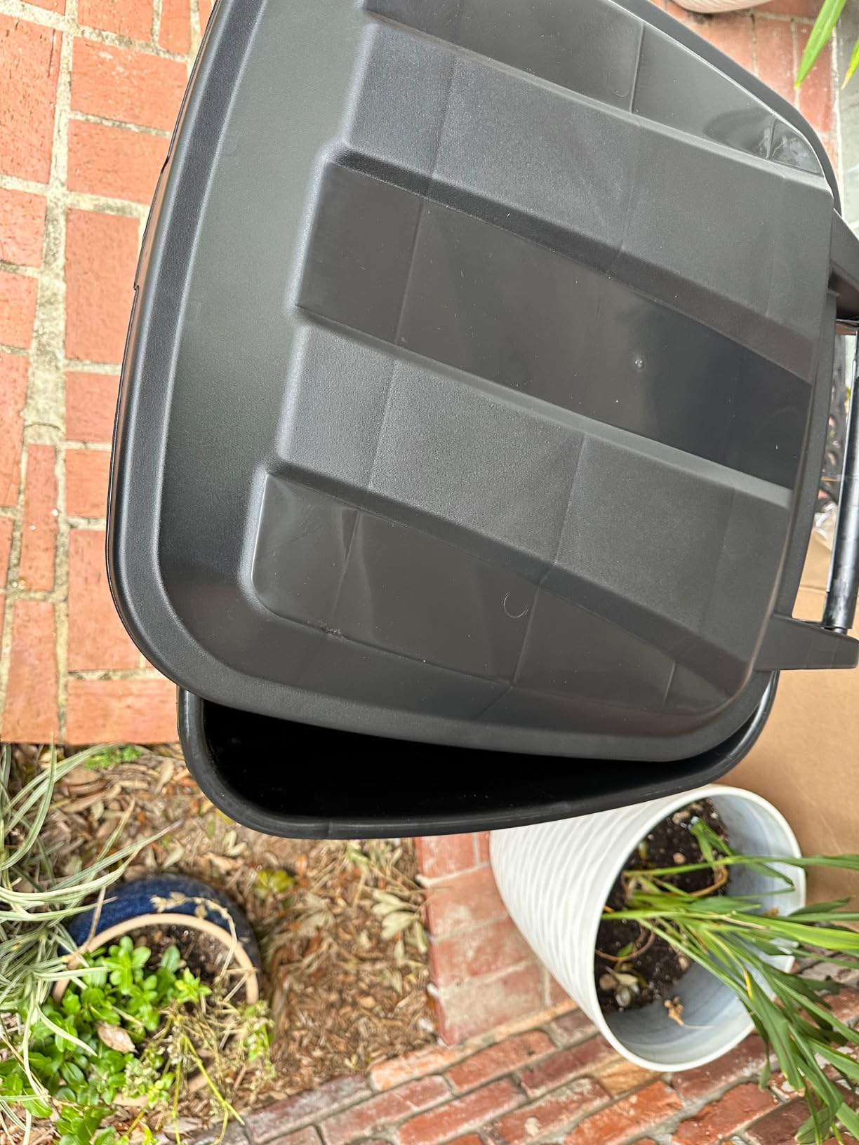 United Solutions 32 Gallon Wheeled Outdoor Garbage Can with Attached Snap Lock Lid and Heavy-Duty Handles, Black, Heavy-Duty Construction, Perfect Backyard, Deck, or Garage Trash Can, 2 Pack customer photo 2