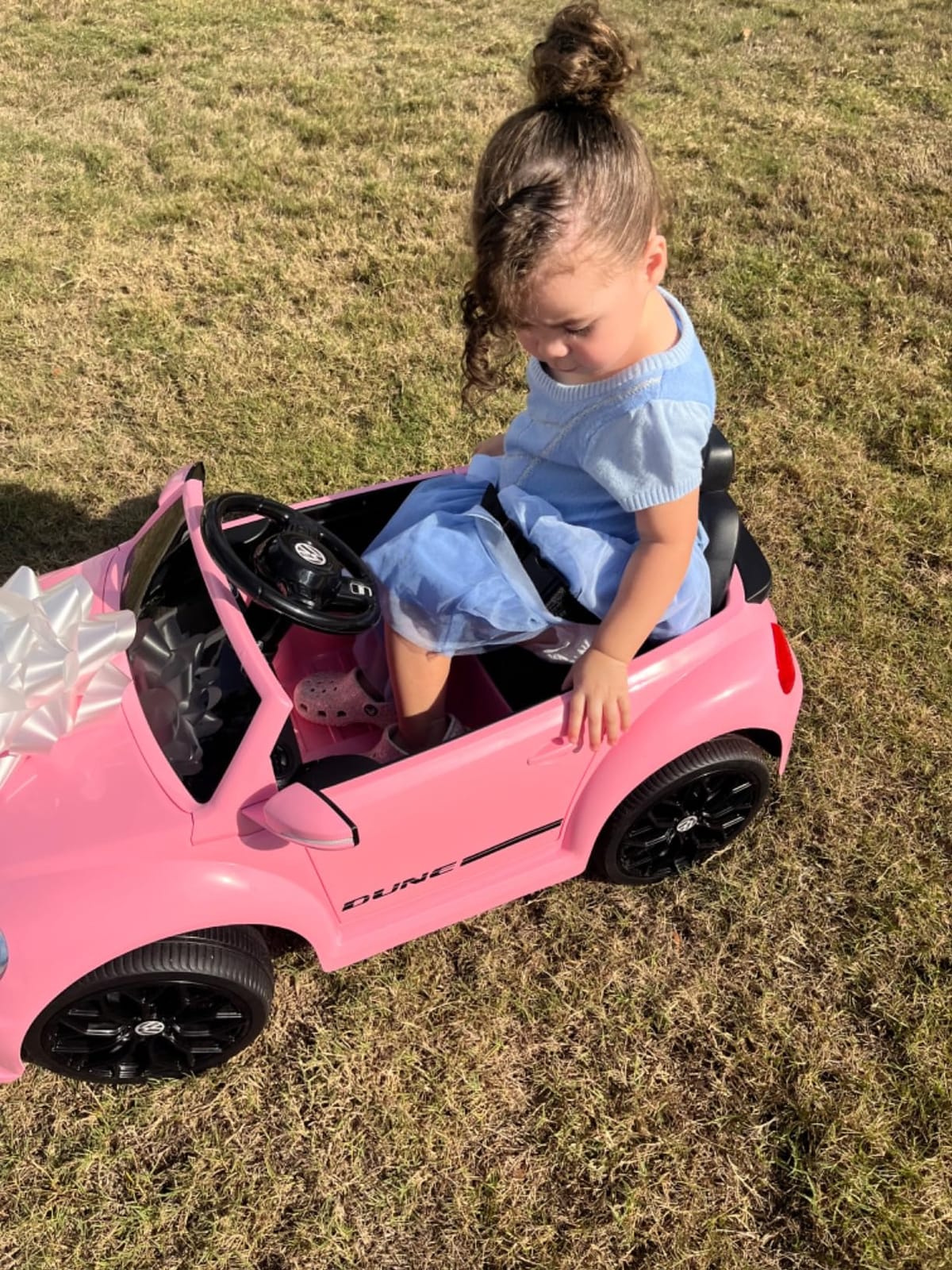 Costzon Ride on Car, 12V Licensed Volkswagen Beetle Battery Powered Vehicle w/Remote Control, Spring Suspension, Lights, USB, Horn, Music, 4 Wheeler for Boy Girl Gift, Electric Car for Kids, Pink customer photo 1