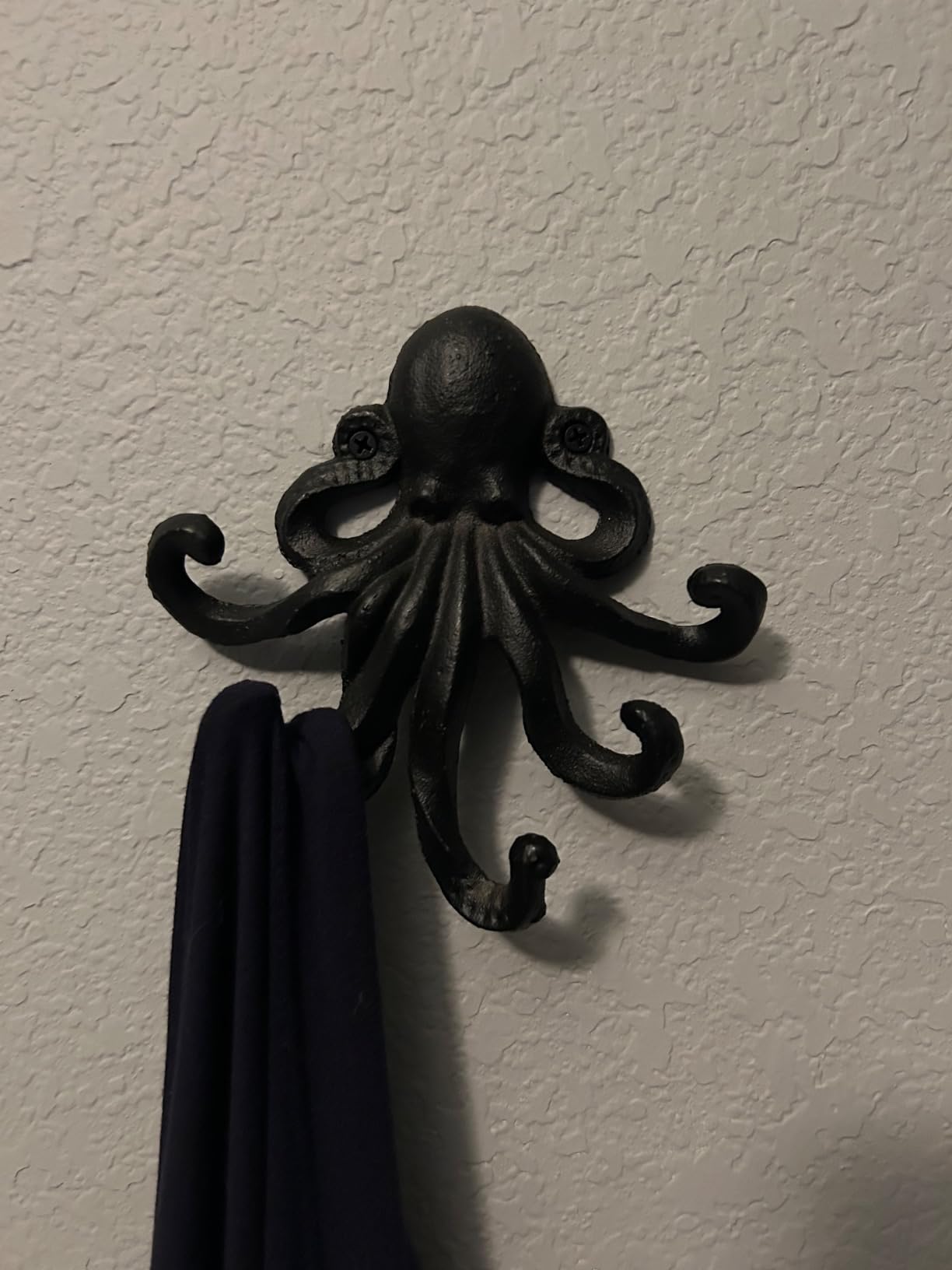 Sumnacon 6 Inch Cast Iron Octopus Coat Hook - Rustic Metal Wall Rack for Key Towel Bag, Hat Scarf with Screws, Decorative Duty Clothing Hanger for Bedroom Bathroom Kitchen Balcony Entry Door, Black customer photo 2