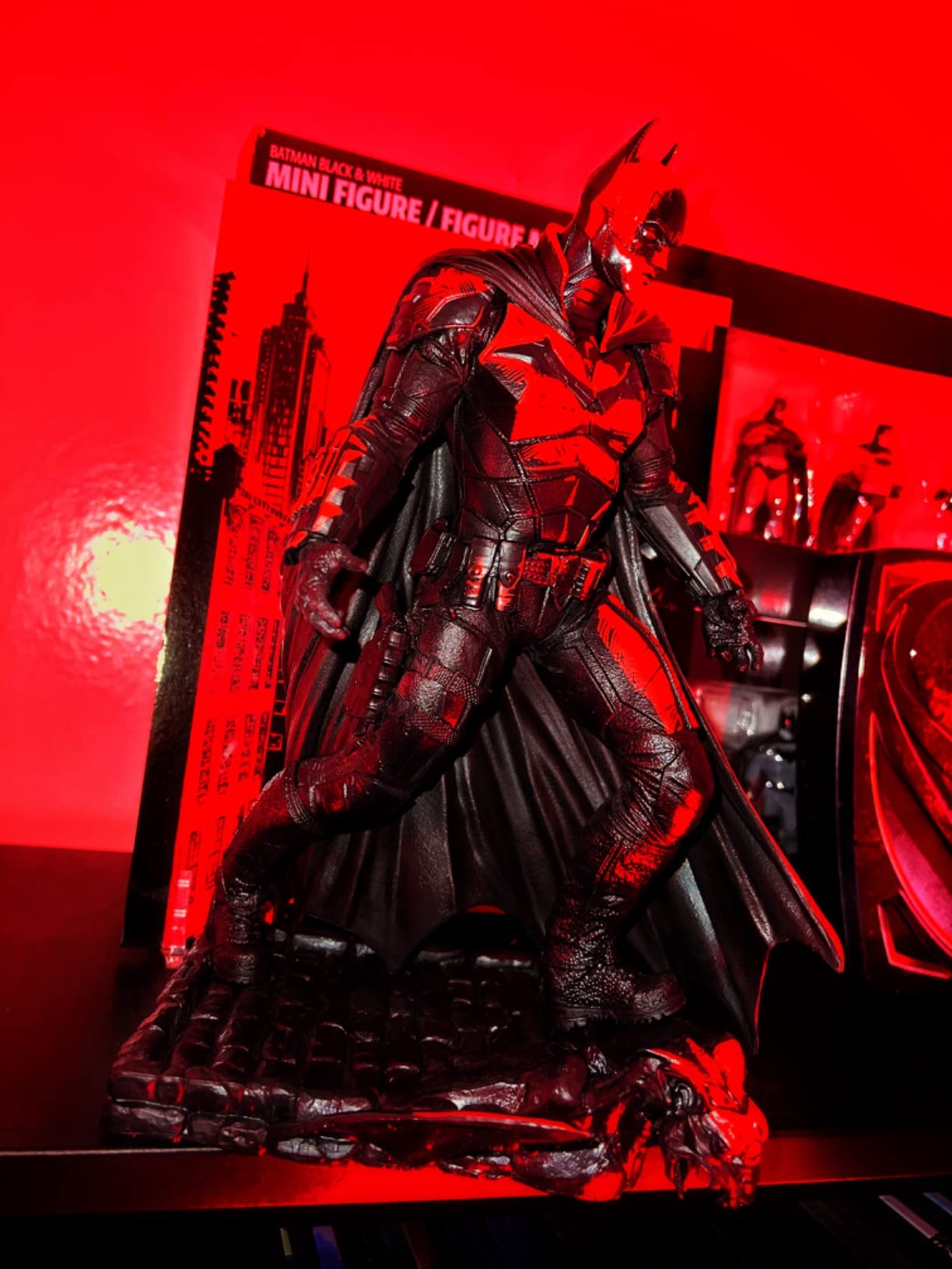 McFarlane DC Multiverse The Batman 12 Inch Statue Figure Megafigs - The Batman (Red Hue) Gold Label customer photo 2