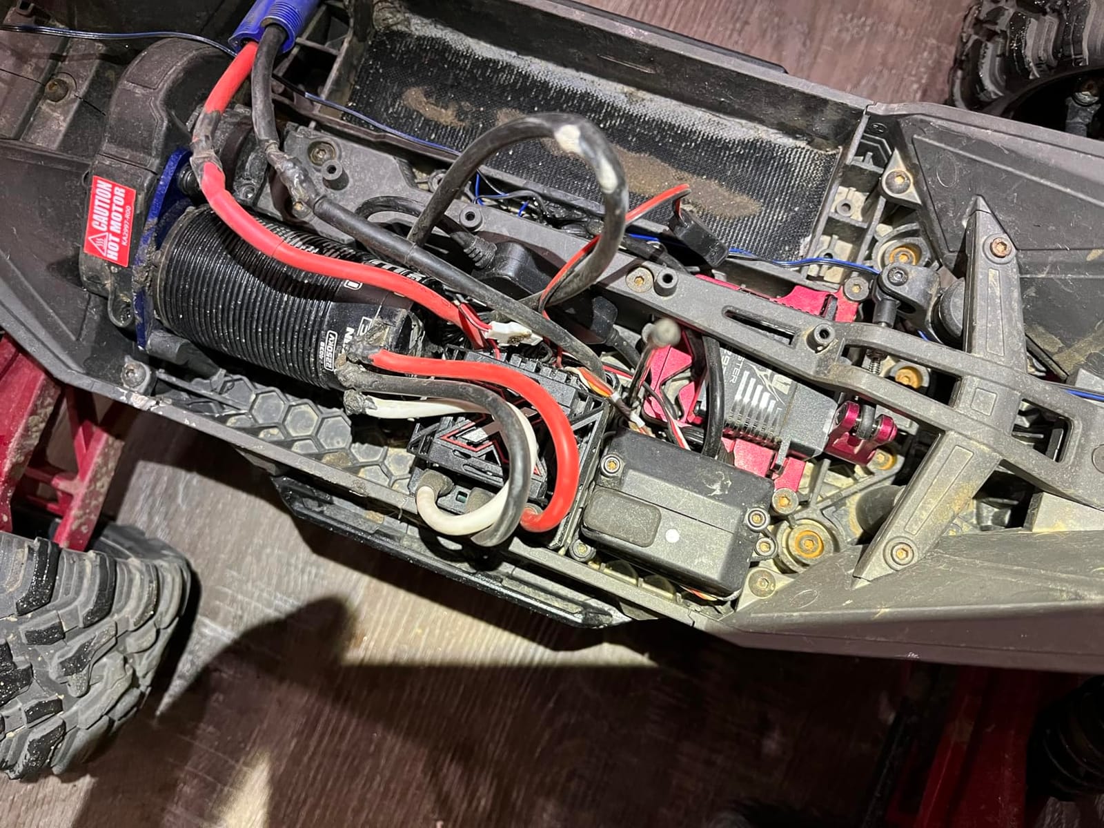 Traxxas Maxx Extreme 4s Brushless 4X4 Monster Truck (Red) customer photo 2