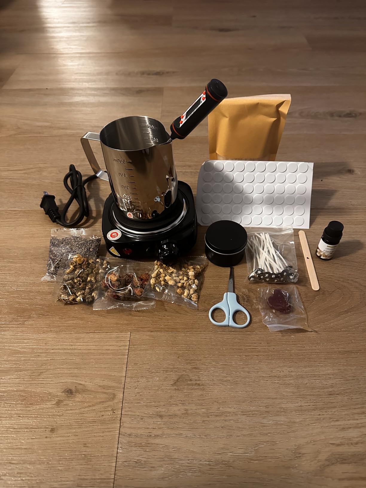 Complete Candle Making Kit with Wax Melter,Candle Making Supplies,DIY Arts&Crafts Kits Gift for Beginners,Adults,Including 500w Electronic Stove,Wicks,Wax,Rich Scents,Dyes,Melting Pot,Candle tins customer photo 1