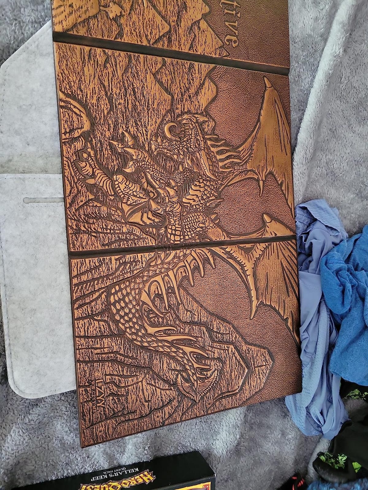 CZYY Faux Leather Dungeon Master Screen, 4-Panel DM Screen with Pockets customer photo 1
