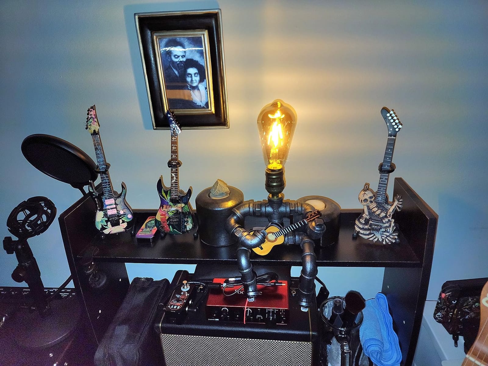 Steampunk Guitar Pipe Robot Table Lamp, Adjustable Industrial Water Pipe Desk Lamp with Wooden Guitar & Edison Bulb,Music Lovers, Bedside, Bar Cafe - Cool Unique Gifts customer photo 1