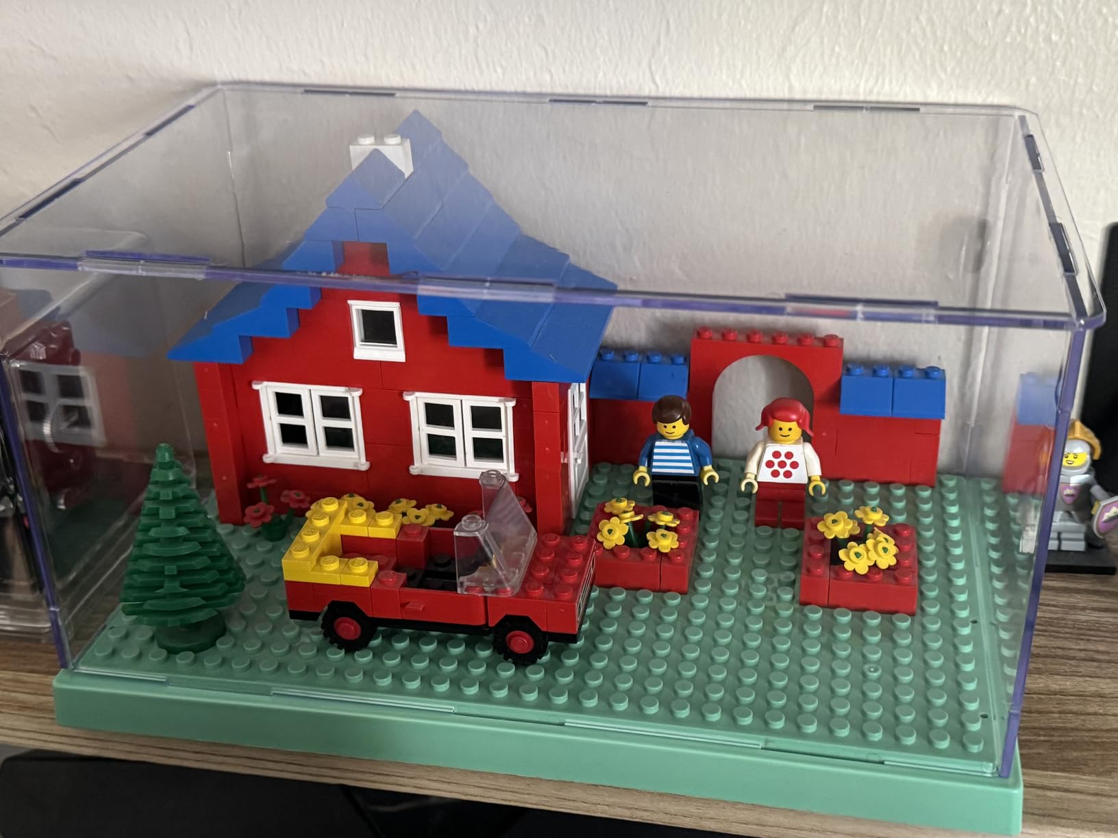 2 Pack Minifigure Display Case for Action Figures Blocks, Clear Dustproof Acrylic Display Box Storage with 3 Movable Steps Gifts for Children,Black… customer photo 1