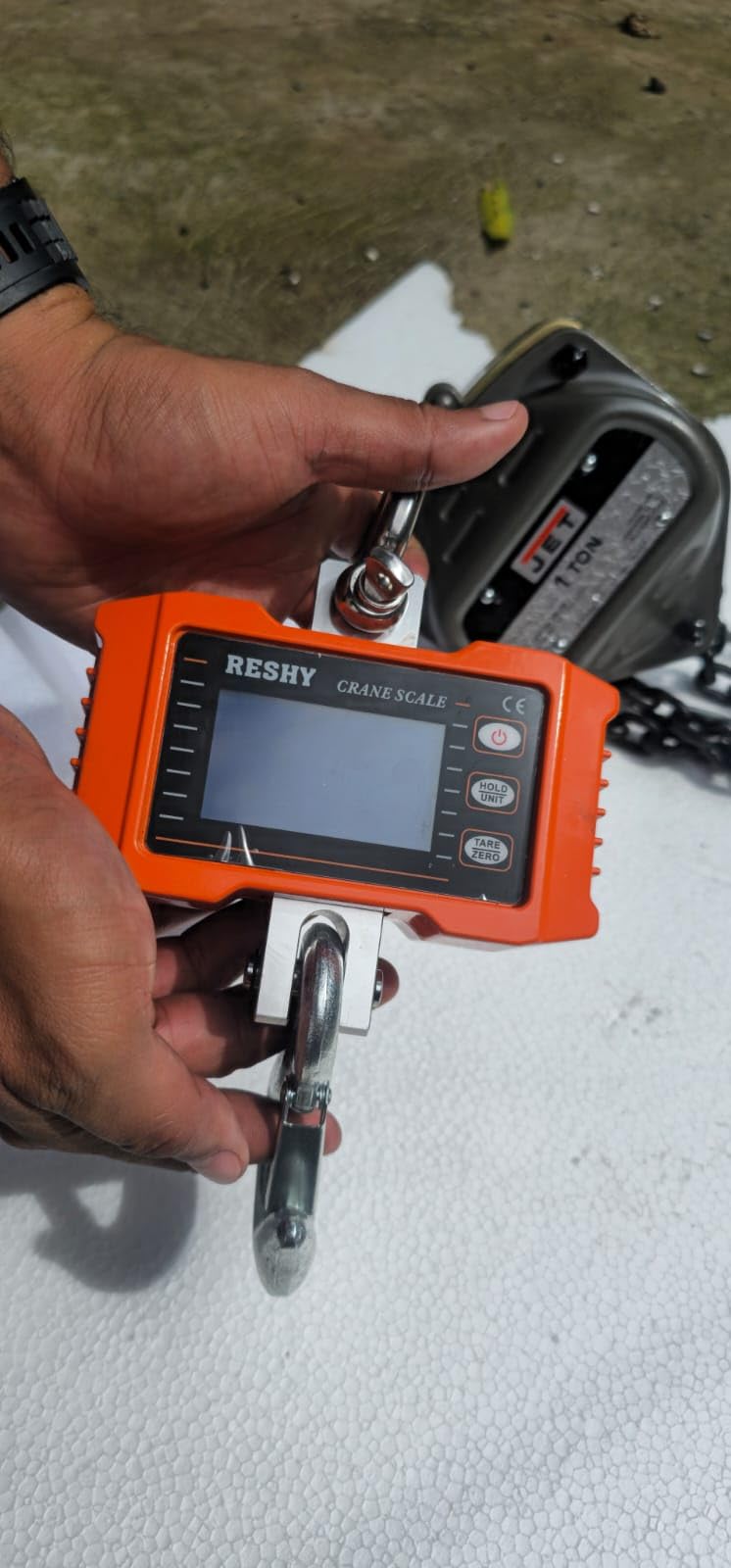 RESHY Digital Crane Scale 2200lb/1000Kg Digital Hanging Scale Industrial Heavy Duty Crane Scale for Farm,Deer,Livestock,Factory,Construction,Hunting CE Certified customer photo 1