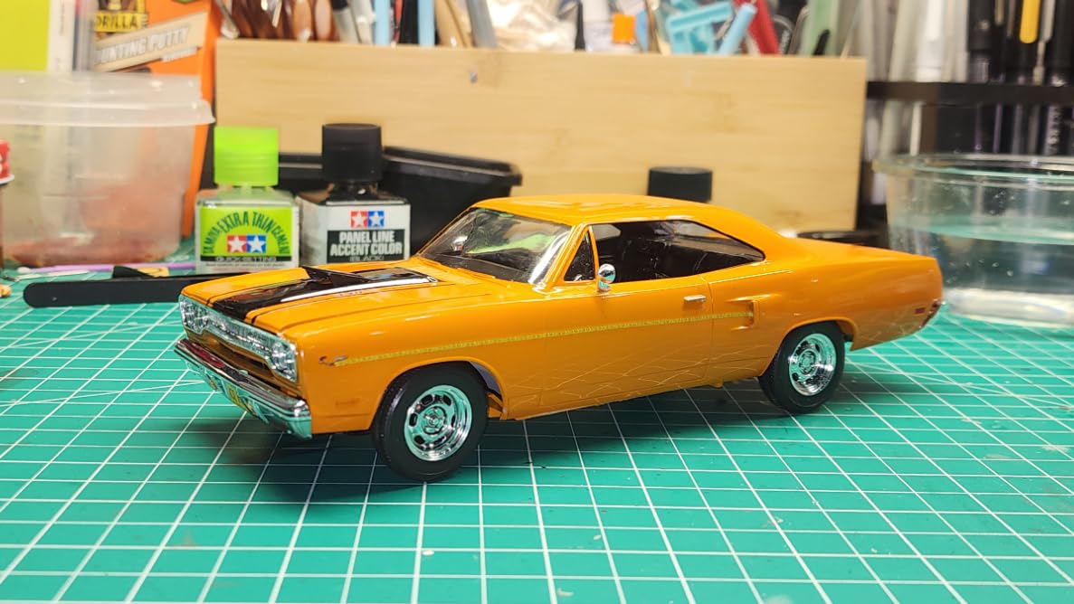 Revell 1970 Plymouth Road Runner Plastic Car Model Building Kit 1:24 Scale customer photo 1