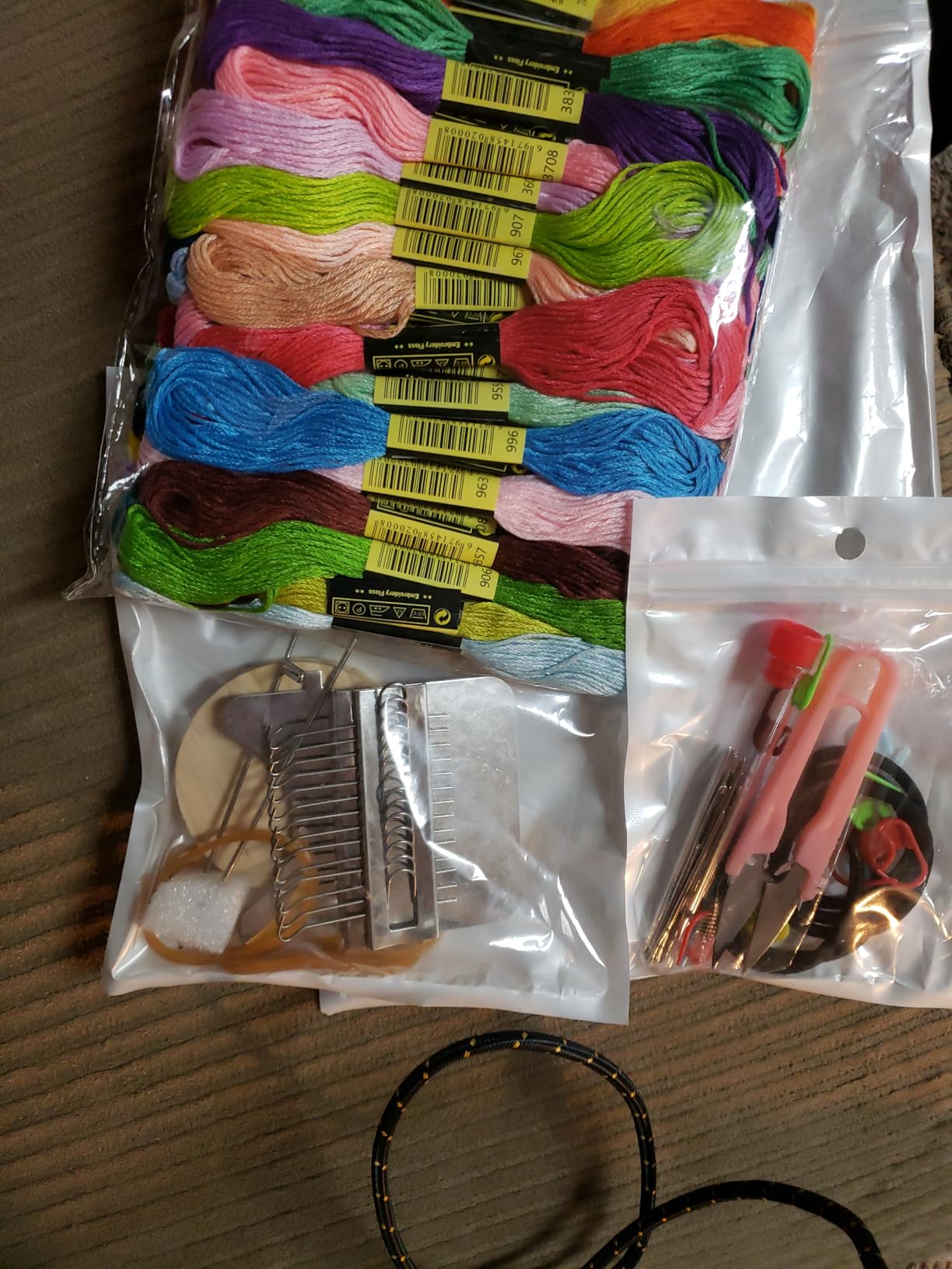 Allazone Small Darning Weaving Loom Darning Loom, 14 Hooks Type Weave Tool Small Weaving Loom Machine with 50 Color Darning Threads for DIY Artful Patterns, Repair Clothes customer photo 2