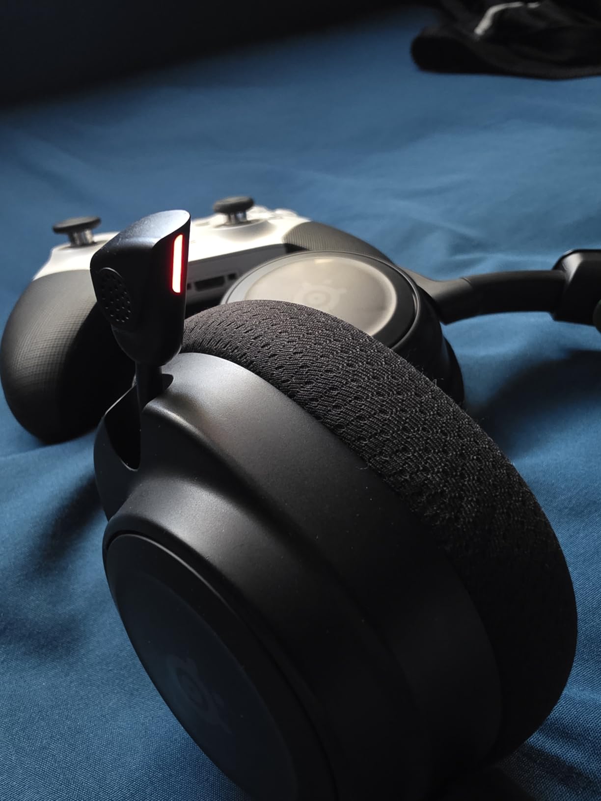 SteelSeries Arctis Nova 7X Wireless Multi-Platform Gaming Headset — Neodymium Magnetic Drivers — 2.4GHz+Bluetooth — 38Hr USB-C Battery — AI Mic — Xbox Series X|S, PC, PS5, Switch, VR, Mobile - Black customer photo 1