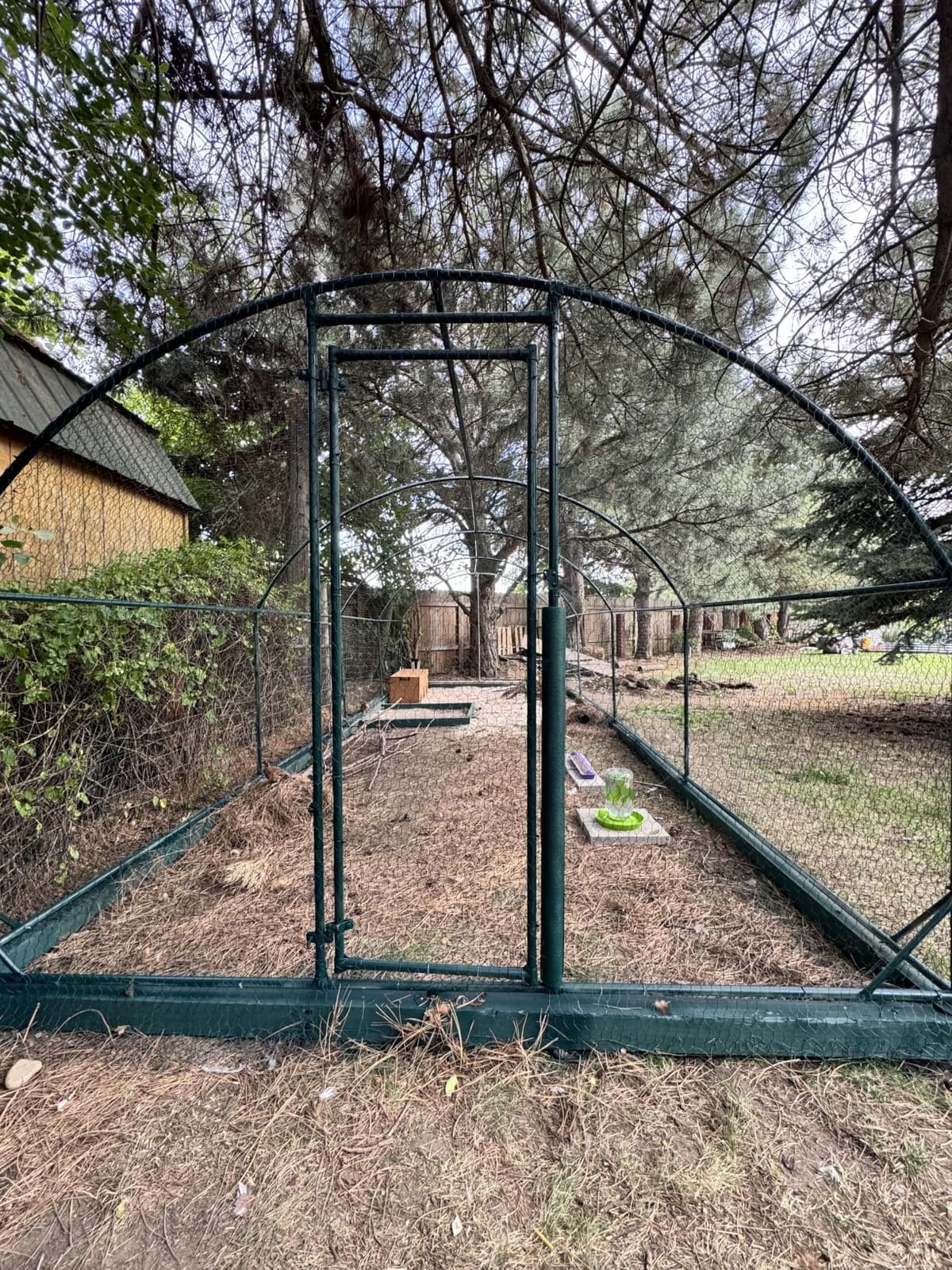 Large Metal Chicken Coop Round Top Upgrade Tri-Supporting Wire Mesh Chicken Run,Chicken Pen with Water-Resident and Anti-UV Cover,Duck Rabbit House Outdoor (6.5'L x 9'W x 6.5'H) customer photo 1