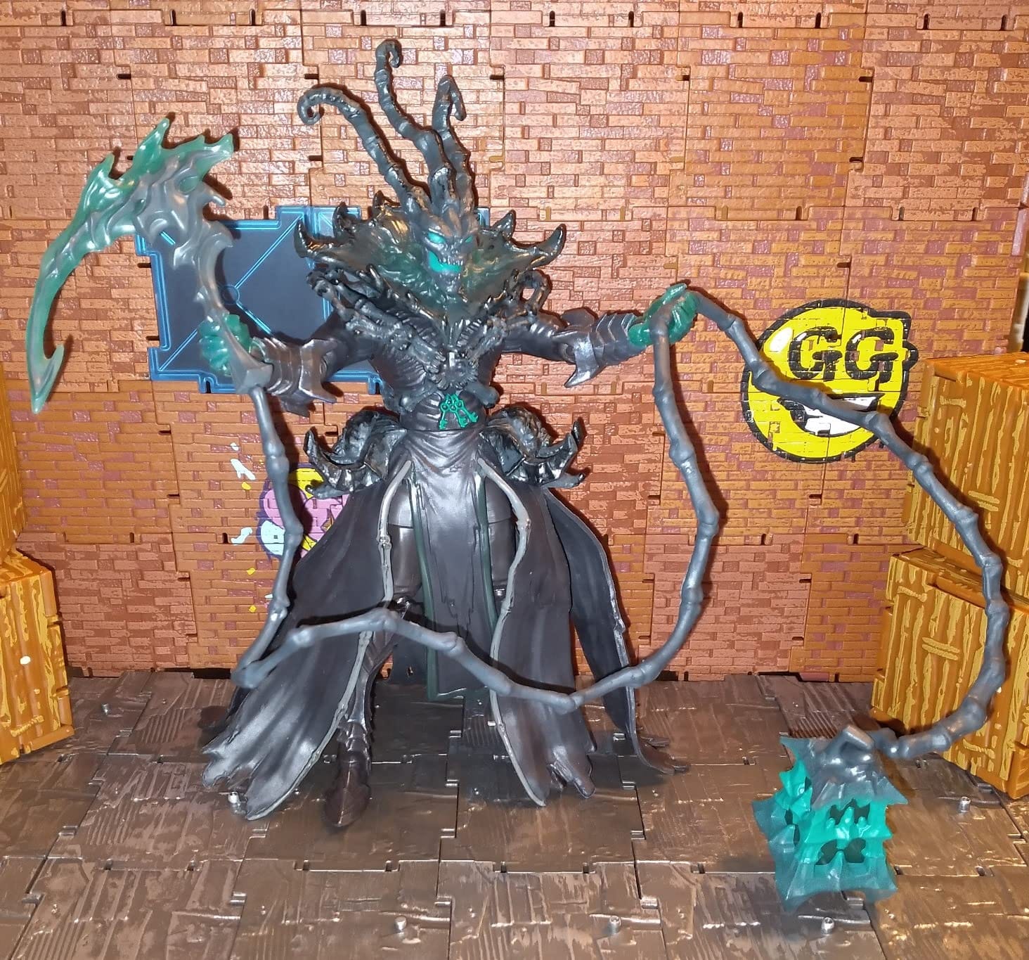 League of Legends, 2-Pack, Official 6-Inch Senna and Thresh Collectible Figures, Glow-In-The-Dark with 4 Accessories, The Champion Collection, Collector Grade, Ages 14 and Up customer photo 2