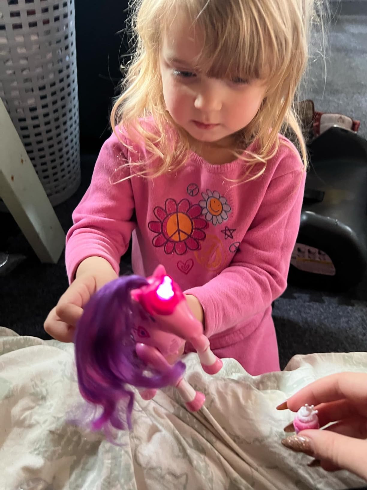 Little Live Pets Nova The Li’l Chameleon Toy, Interactive Light Up Toy Pet with 30+ Sounds and Beat Detection, Interactive Animal Toys for Ages 5+ customer photo 1