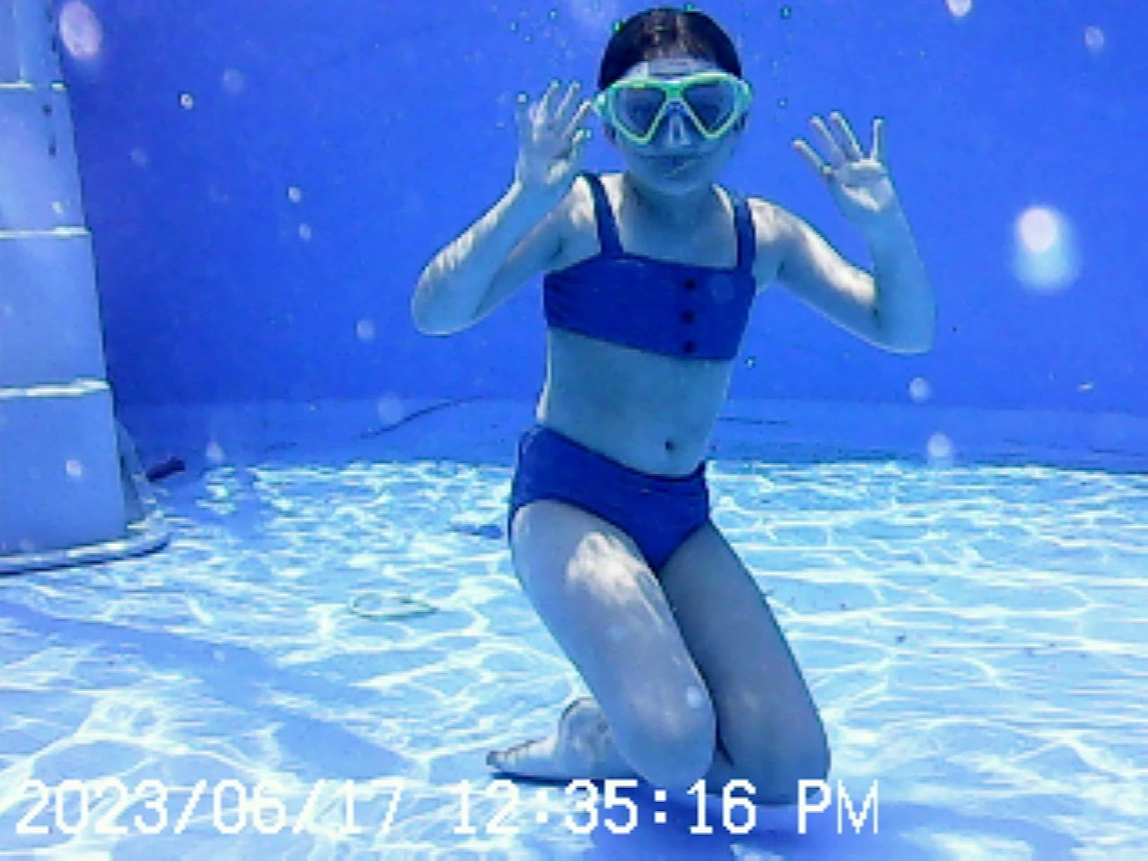 GKTZ Kids Waterproof Underwater Camera 1080P 4X Zoom 2