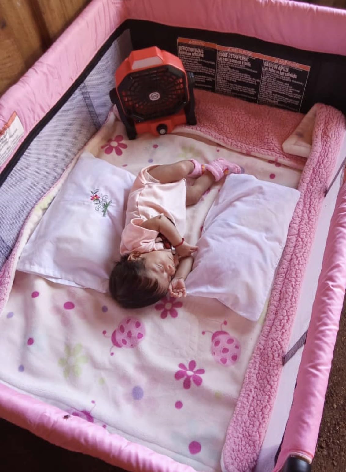 Dream On Me Zazzy Portable Baby Playard with Bassinet, Travel Carry Bag customer photo 2
