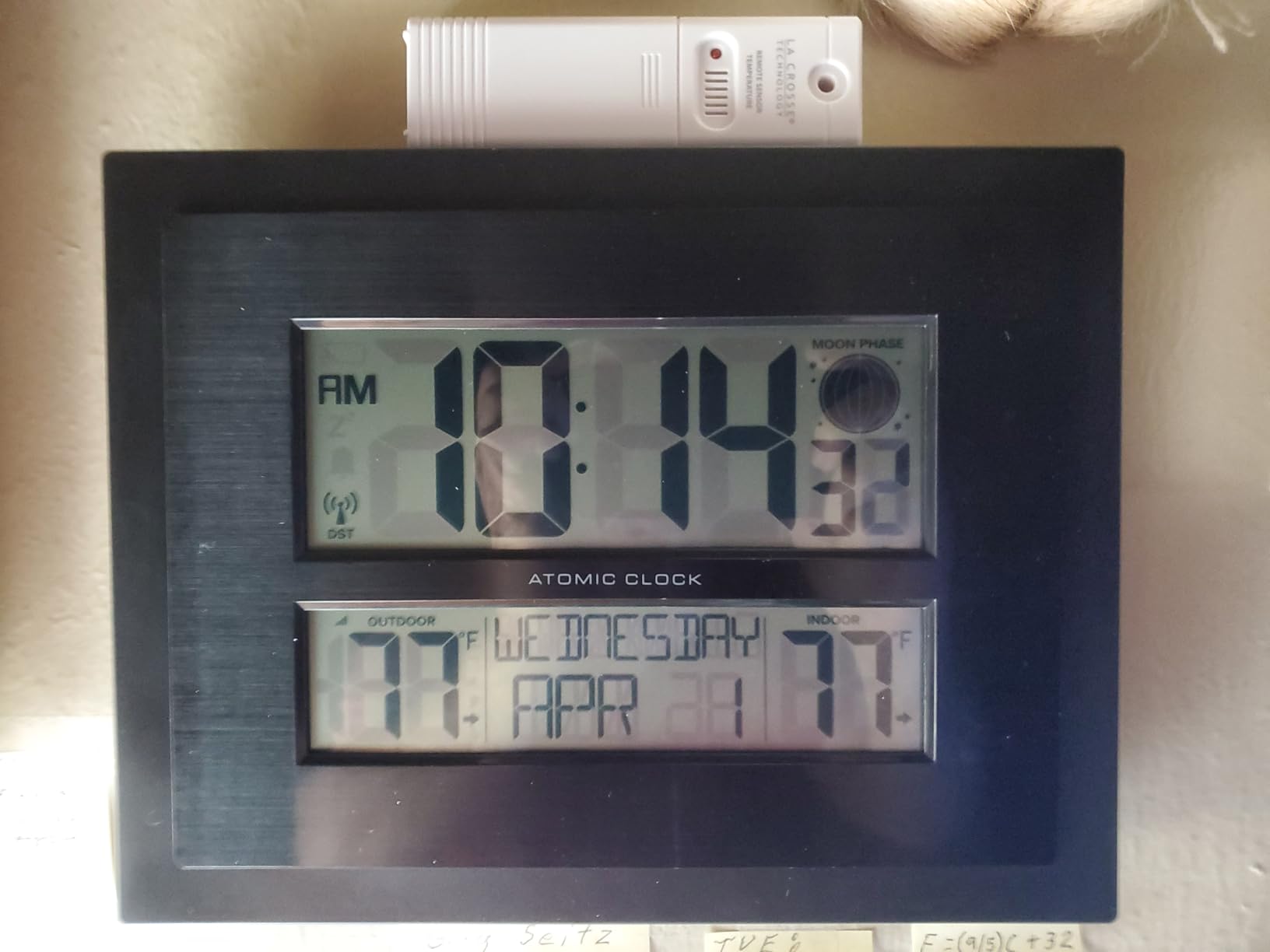 La Crosse Technology 513-75624-INT Digital Atomic Clock with Outdoor Temperature and Moon Phase, Black customer photo 1