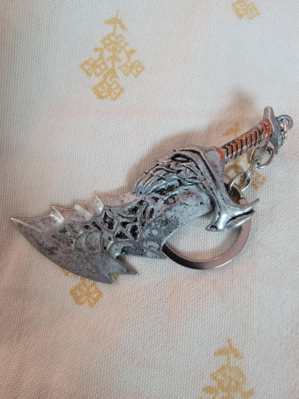 SONGCHANGJEWELRY Game GOW Ragnarok Keychains - Kratos Blades of Chaos Cosplay Metal Keychain - Christmas Gifts for Men Teens Fan (Blades of Chaos Keychain) customer photo 1