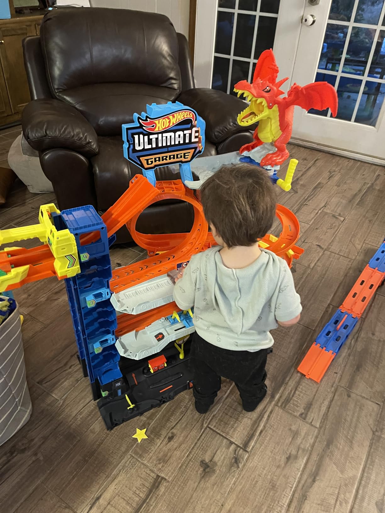 Hot Wheels City Ultimate Garage Track Set with 2 Die-Cast Toy Cars & Car-Eating Dragon, Stores 50+ Vehicles, 4 Levels customer photo 1