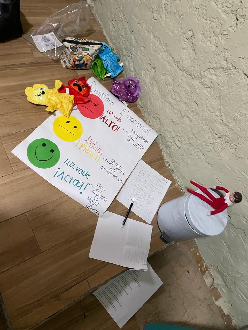 hand2mind Feelings Family Hand Puppets, Emotions Toys, Dramatic Play Therapy Toys for Counselors, Social Emotional Learning Activities, Calm Down Corner Supplies, Social Skills Activities for Kids customer photo 2