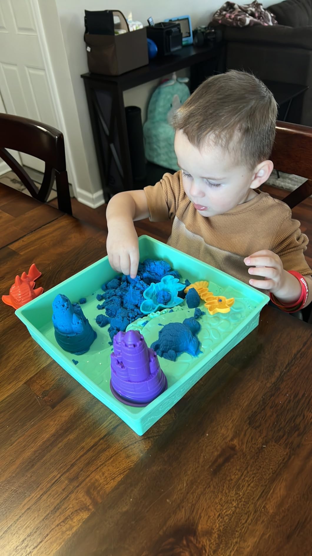 Kinetic Sand Sandbox Set with 1lb Blue, Moldable Sensory Toys, Ages 3+ customer photo 2