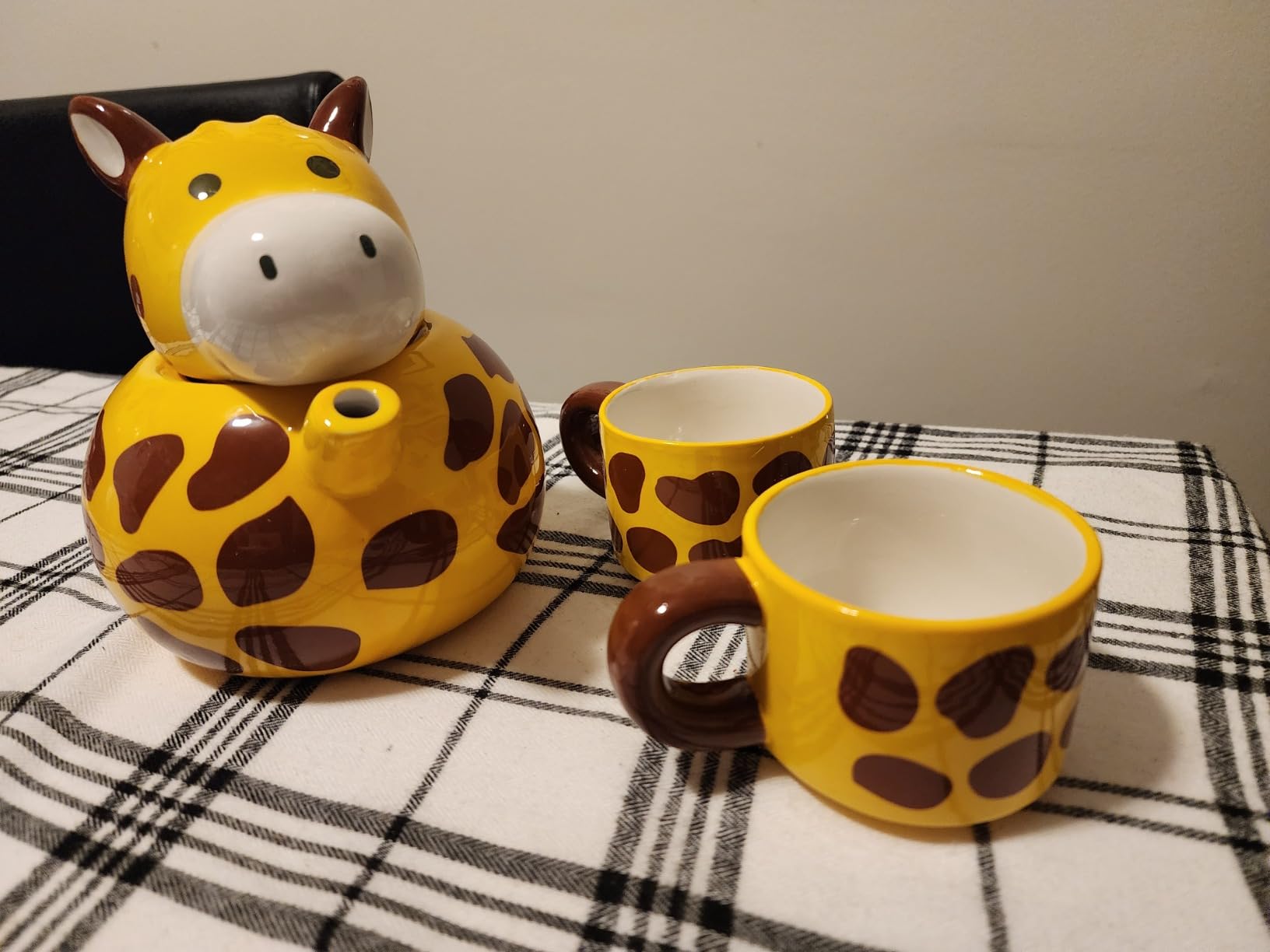 RORA Giraffe Tea Kettle with 2 Tea Cups Set, Hand-painted Ceramic Teapot Set for Coffee Latte Milk Tea Flower and Fruit Tea （17 oz/500 ml） customer photo 1